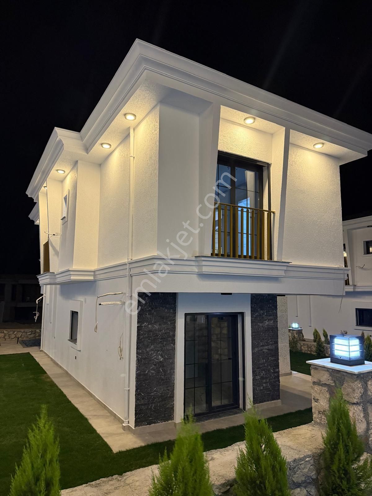 Kuşadası Davutlar'da Sıfır Özel Havuzlu Villa - Görsel 19