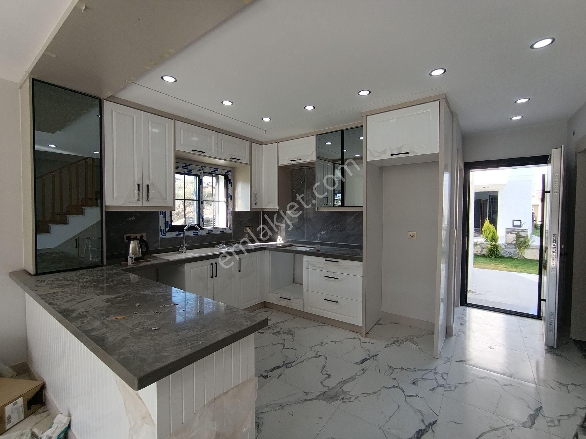 Kuşadası Davutlar'da Sıfır Özel Havuzlu Villa - Görsel 23