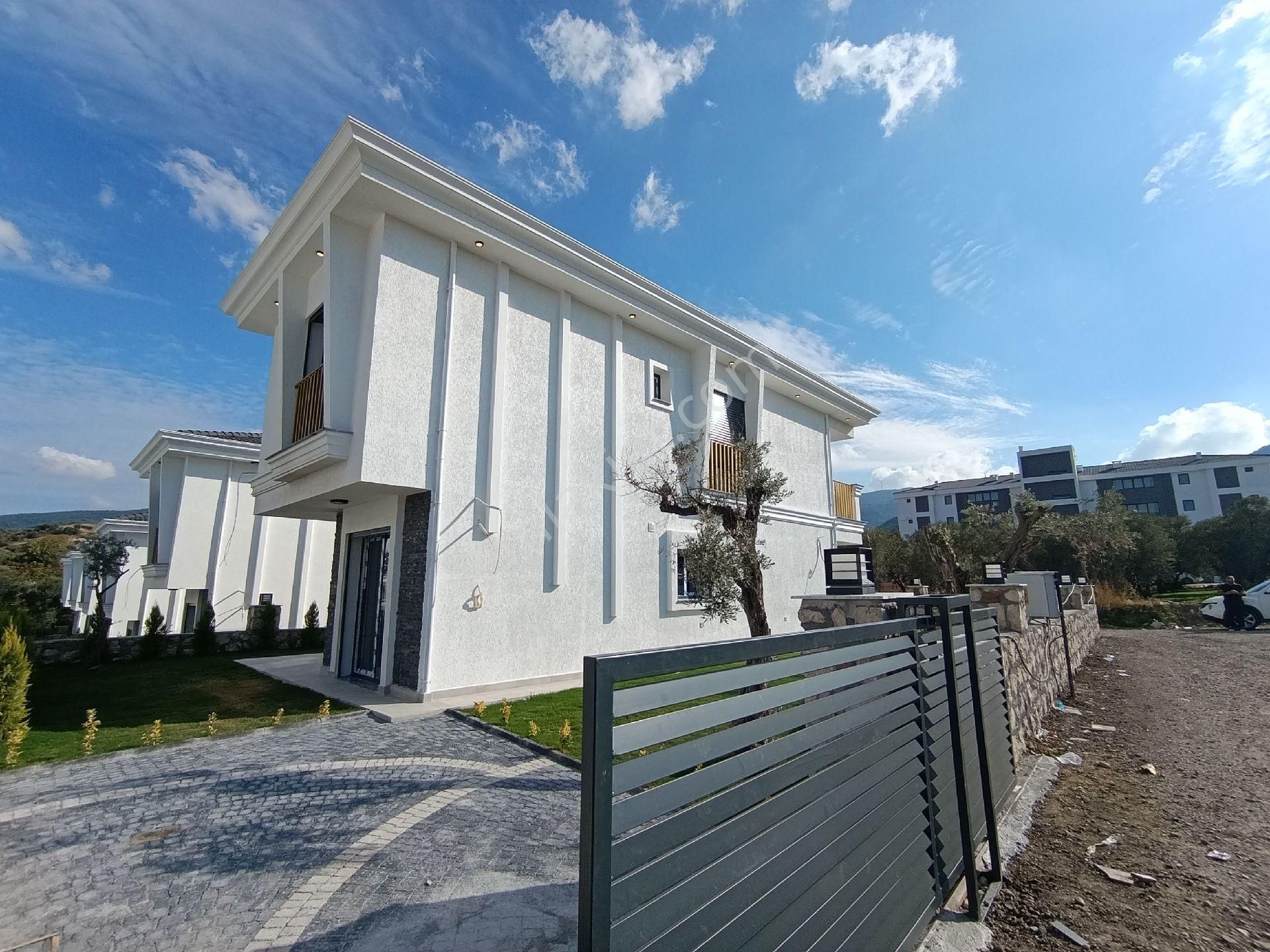 Kuşadası Davutlar'da Sıfır Özel Havuzlu Villa - Görsel 5