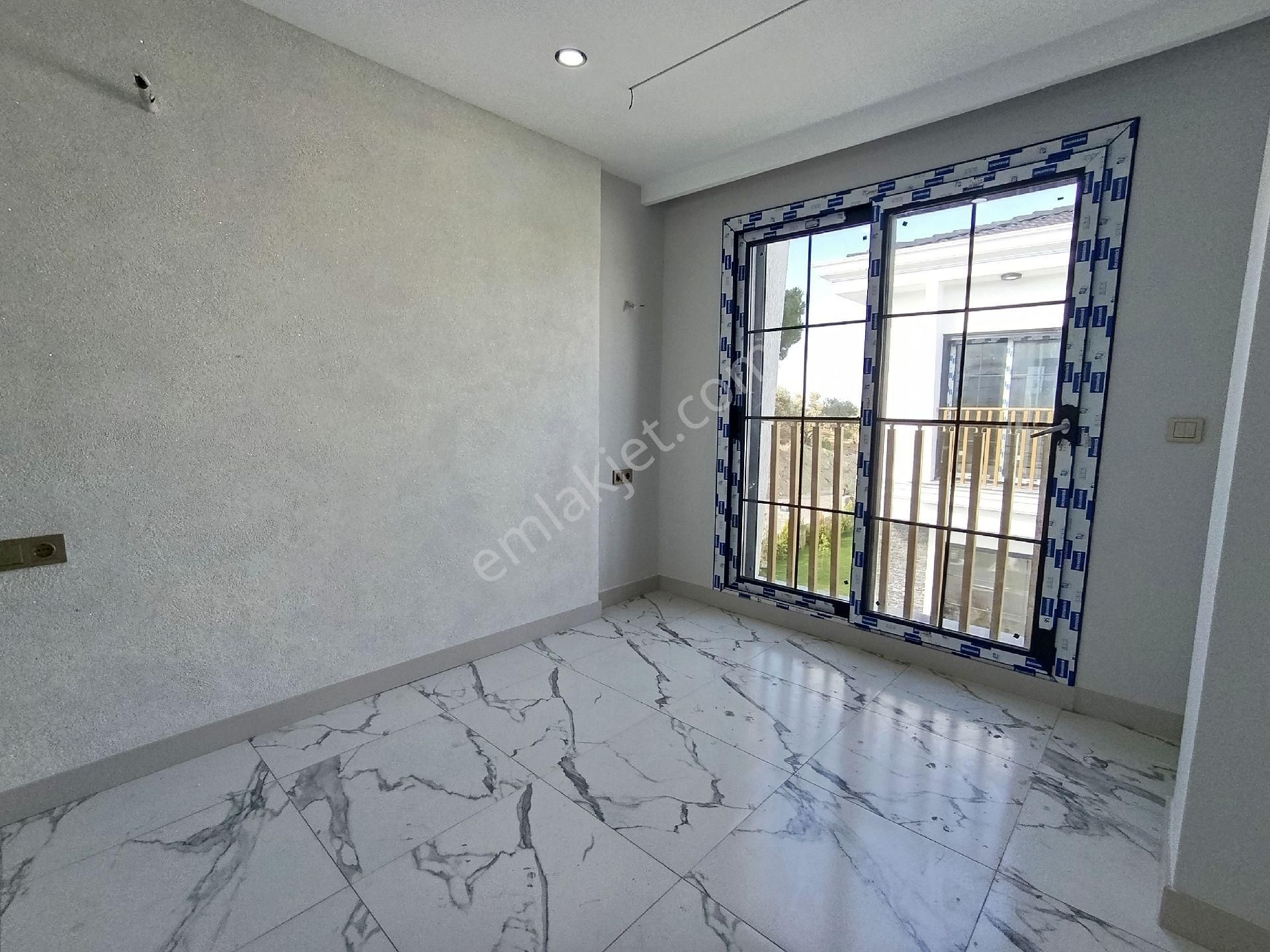 Kuşadası Davutlar'da Sıfır Özel Havuzlu Villa - Görsel 35