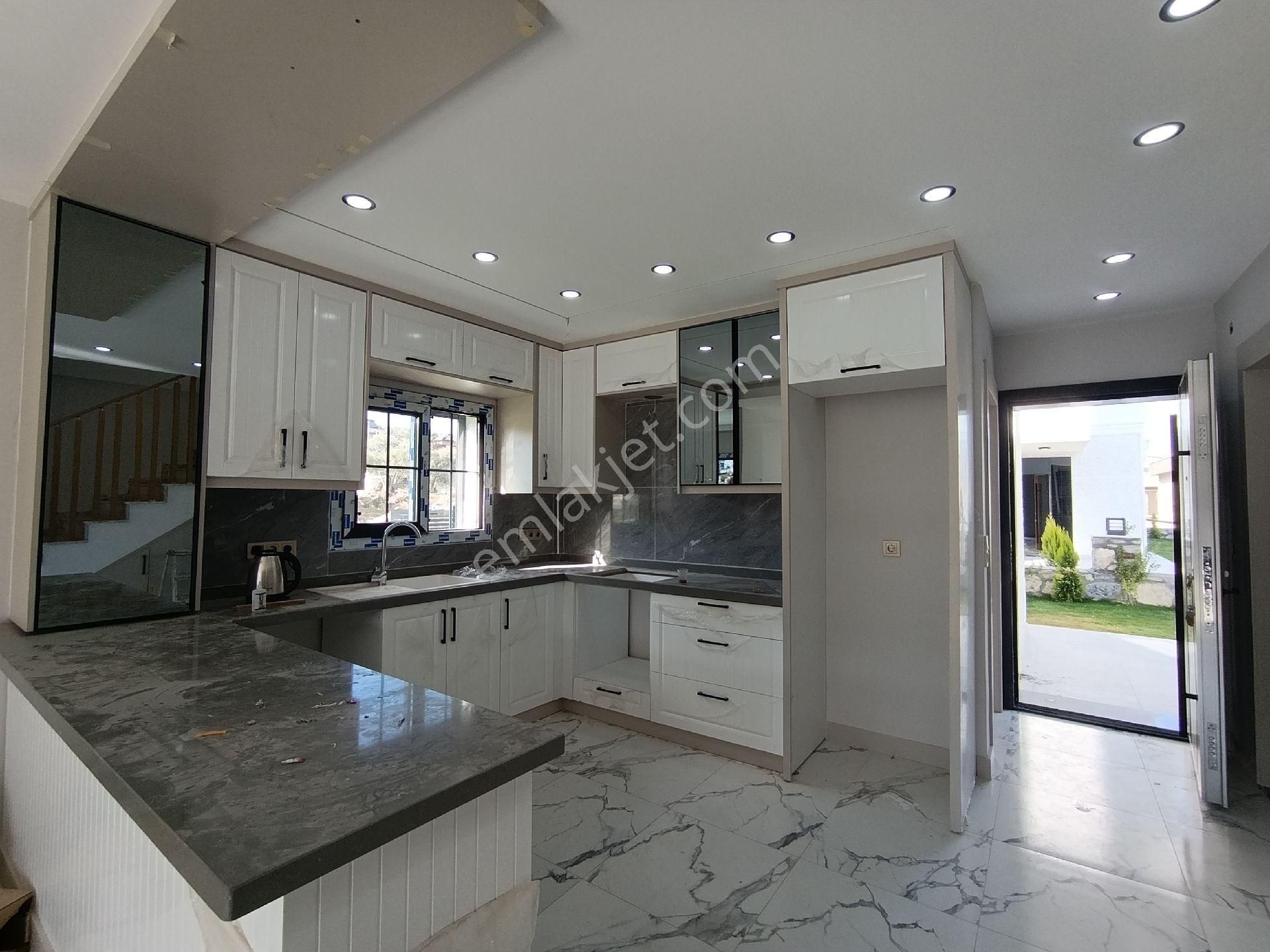 Kuşadası Davutlar'da Sıfır Özel Havuzlu Villa - Görsel 24