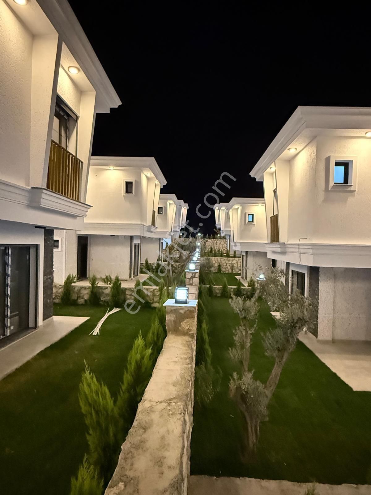 Kuşadası Davutlar'da Sıfır Özel Havuzlu Villa - Görsel 17