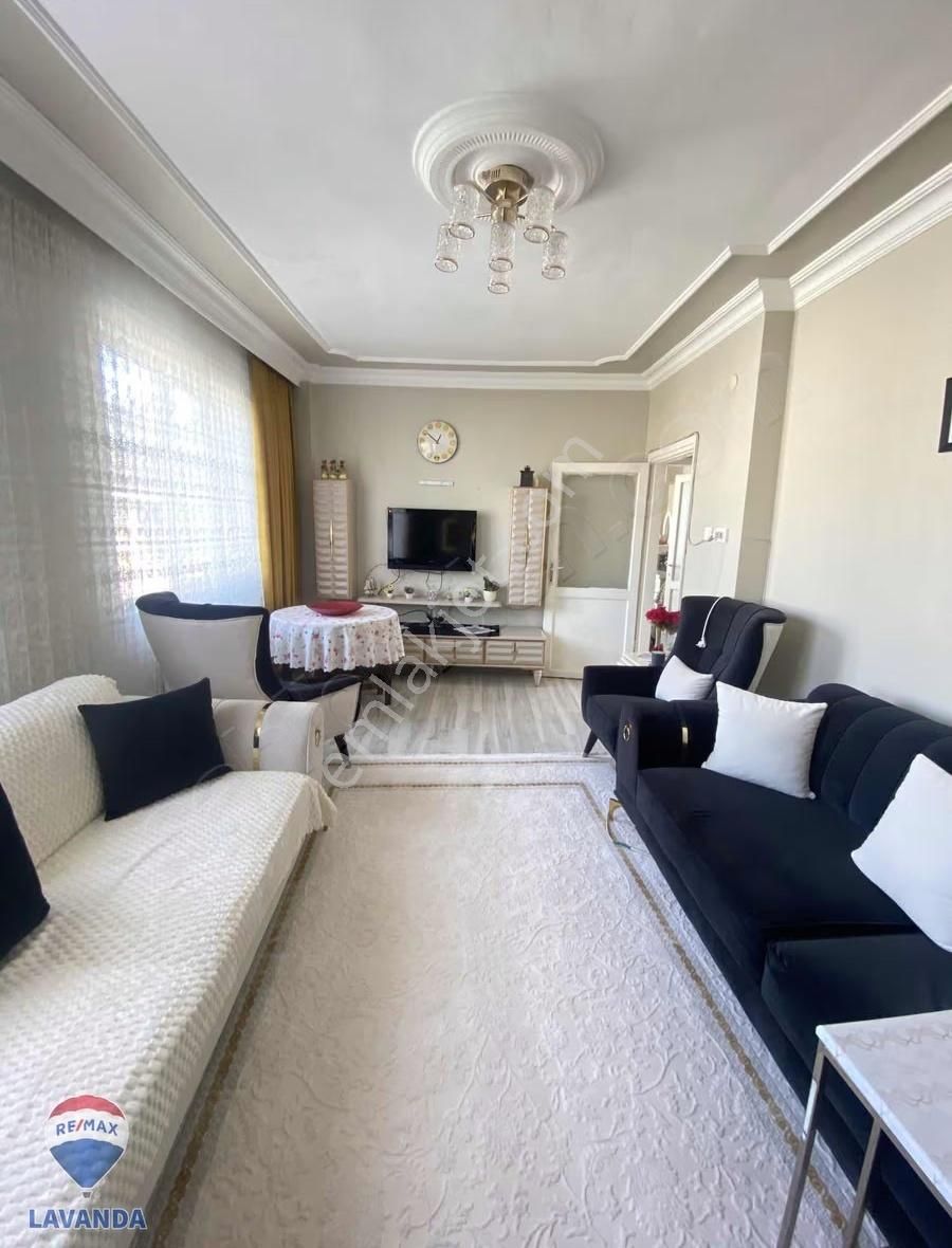 Re/max Lavanda'dan Reşadiye Mahallesinde Satılık 2+1 Daire - Görsel 2