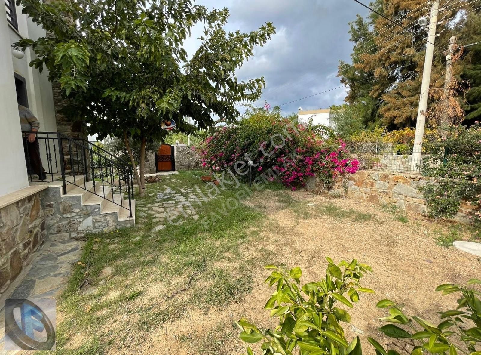 Favori'den Butik Havuzlu Sitede Müstakil Bahçeli 2+1 Villa - Görsel 13