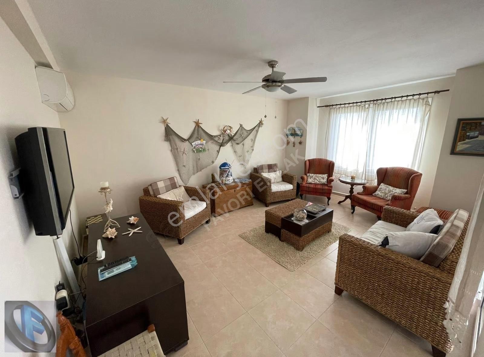 Favori'den Havuzlu Sitede Deniz Ve Şehir Manzaralı 3+1 Villa - Görsel 29