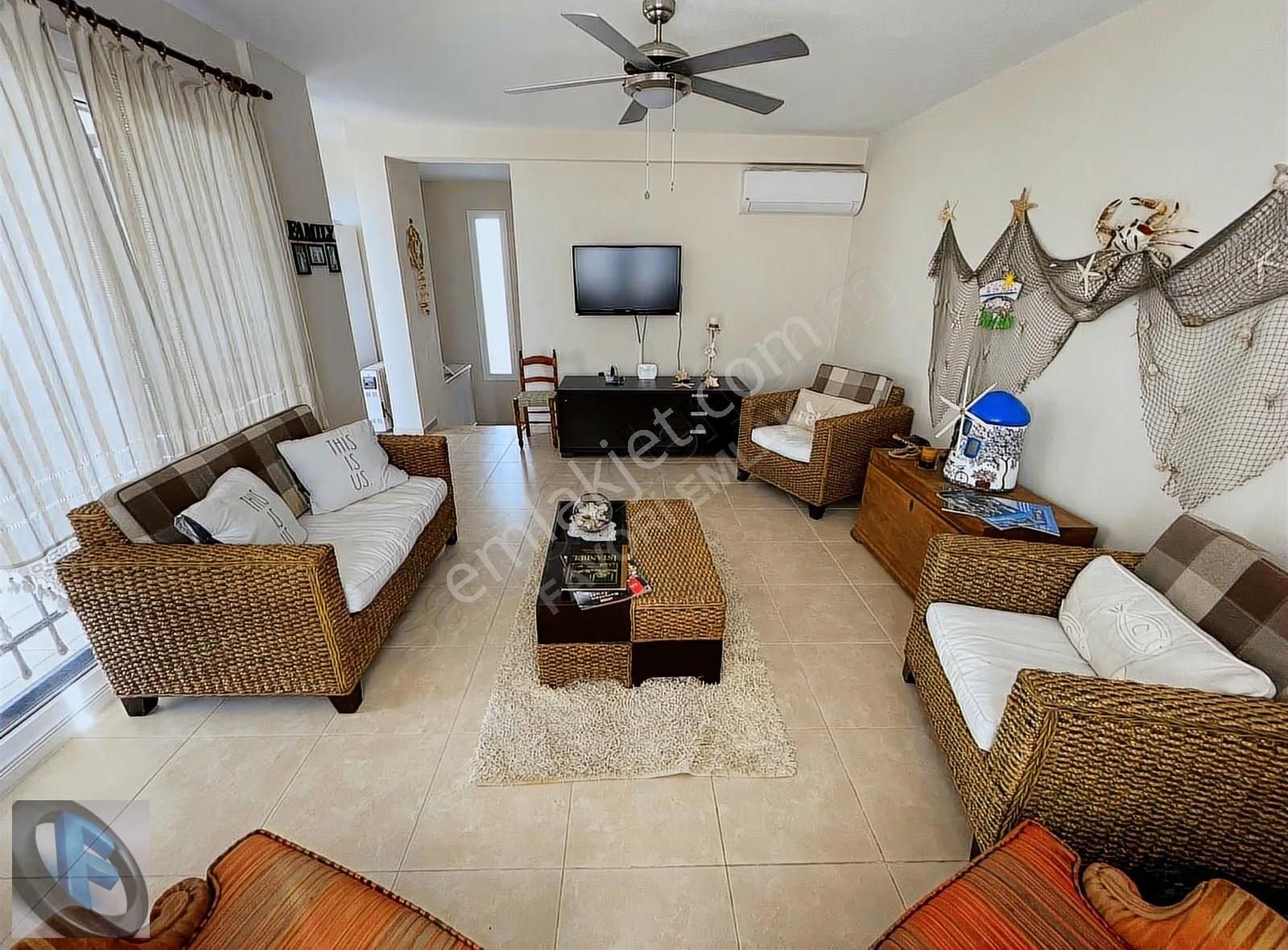 Favori'den Havuzlu Sitede Deniz Ve Şehir Manzaralı 3+1 Villa - Görsel 13