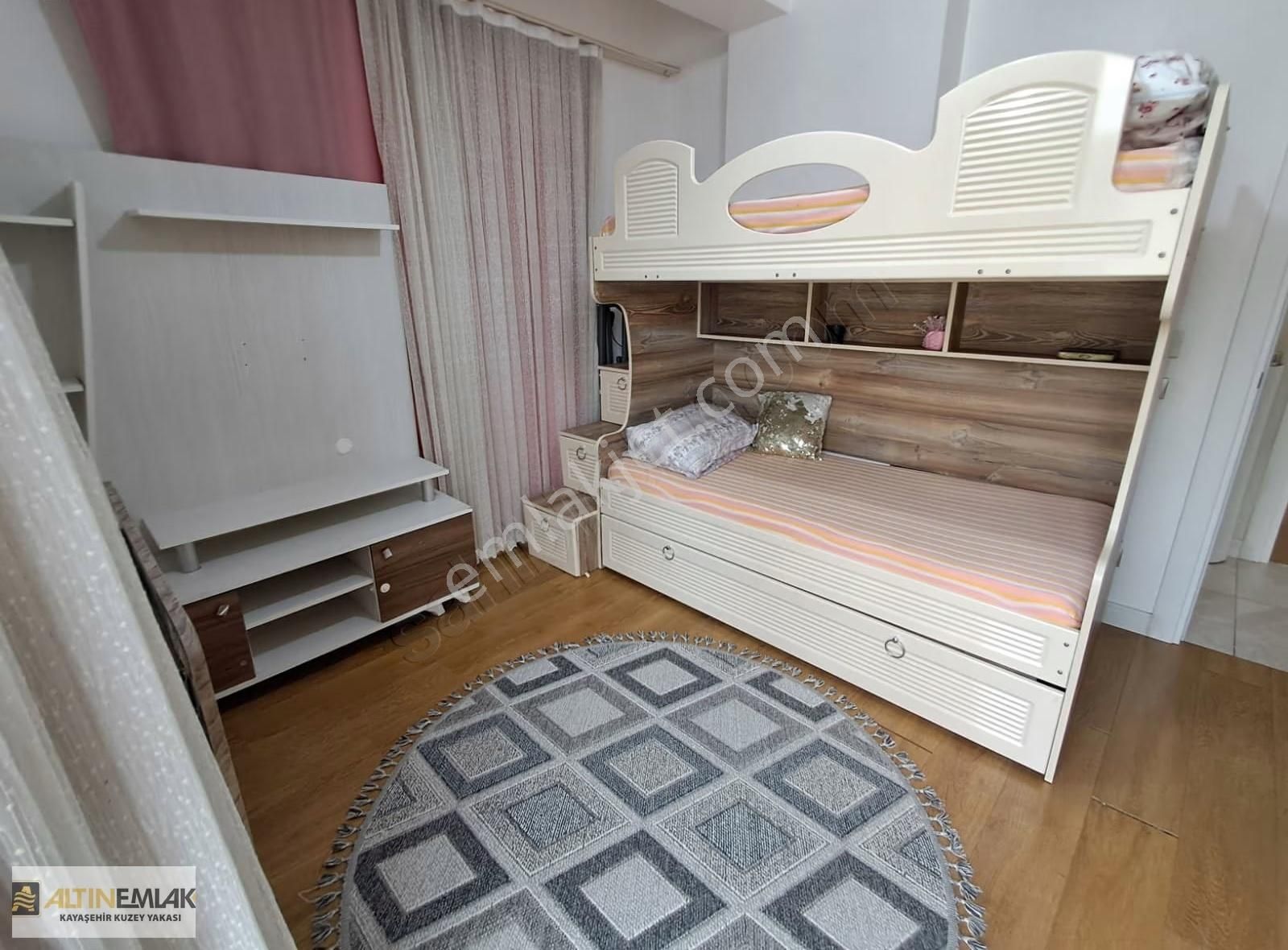 Evvel İstanbul Sitesinde Peyzaj Manzaralı Üç Cepheli Boş Daire - Görsel 8