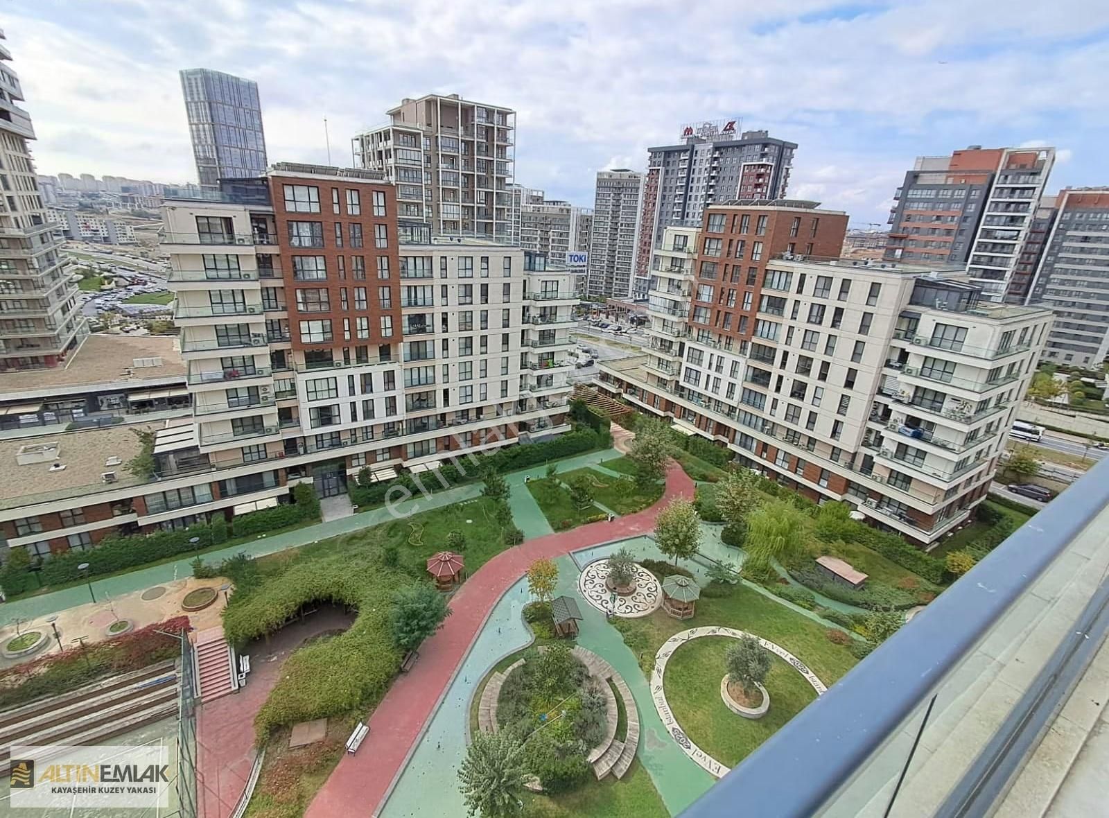 Evvel İstanbul Sitesinde Peyzaj Manzaralı Üç Cepheli Boş Daire - Görsel 20