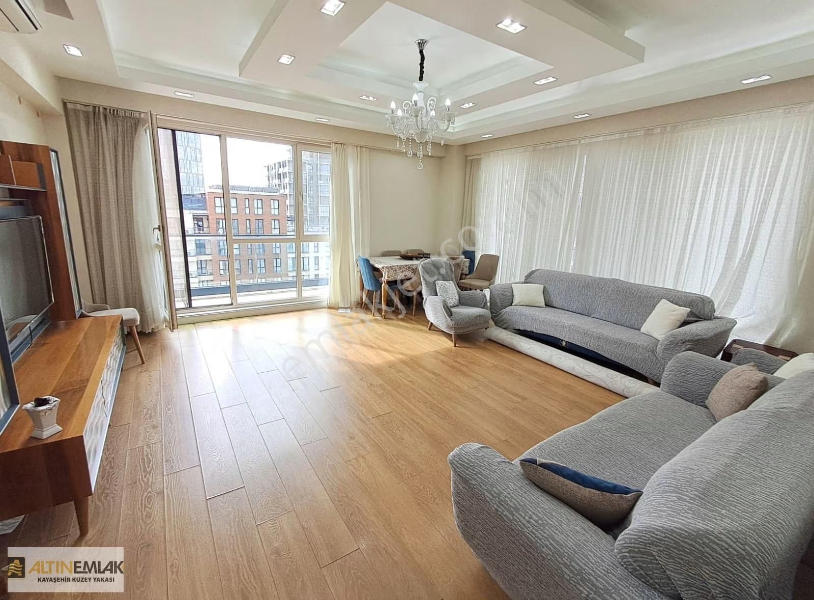 Evvel İstanbul Sitesinde Peyzaj Manzaralı Üç Cepheli Boş Daire