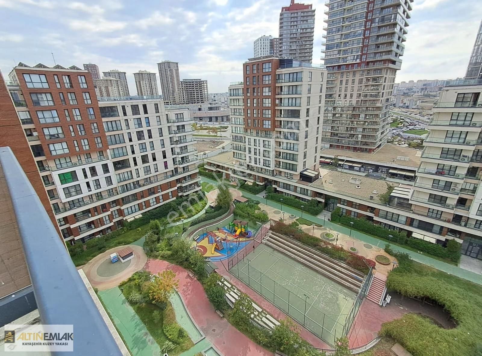 Evvel İstanbul Sitesinde Peyzaj Manzaralı Üç Cepheli Boş Daire - Görsel 18