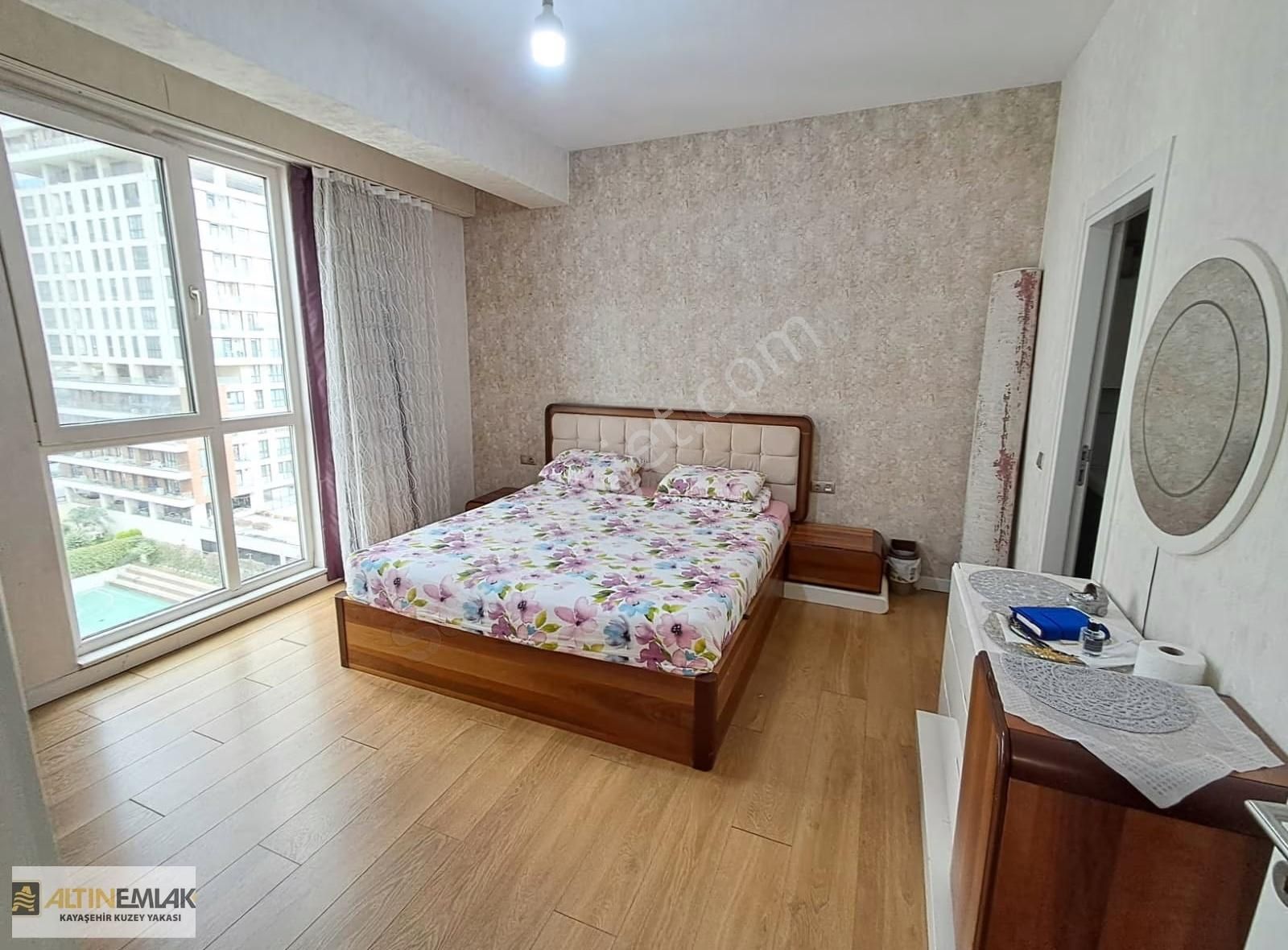 Evvel İstanbul Sitesinde Peyzaj Manzaralı Üç Cepheli Boş Daire - Görsel 9