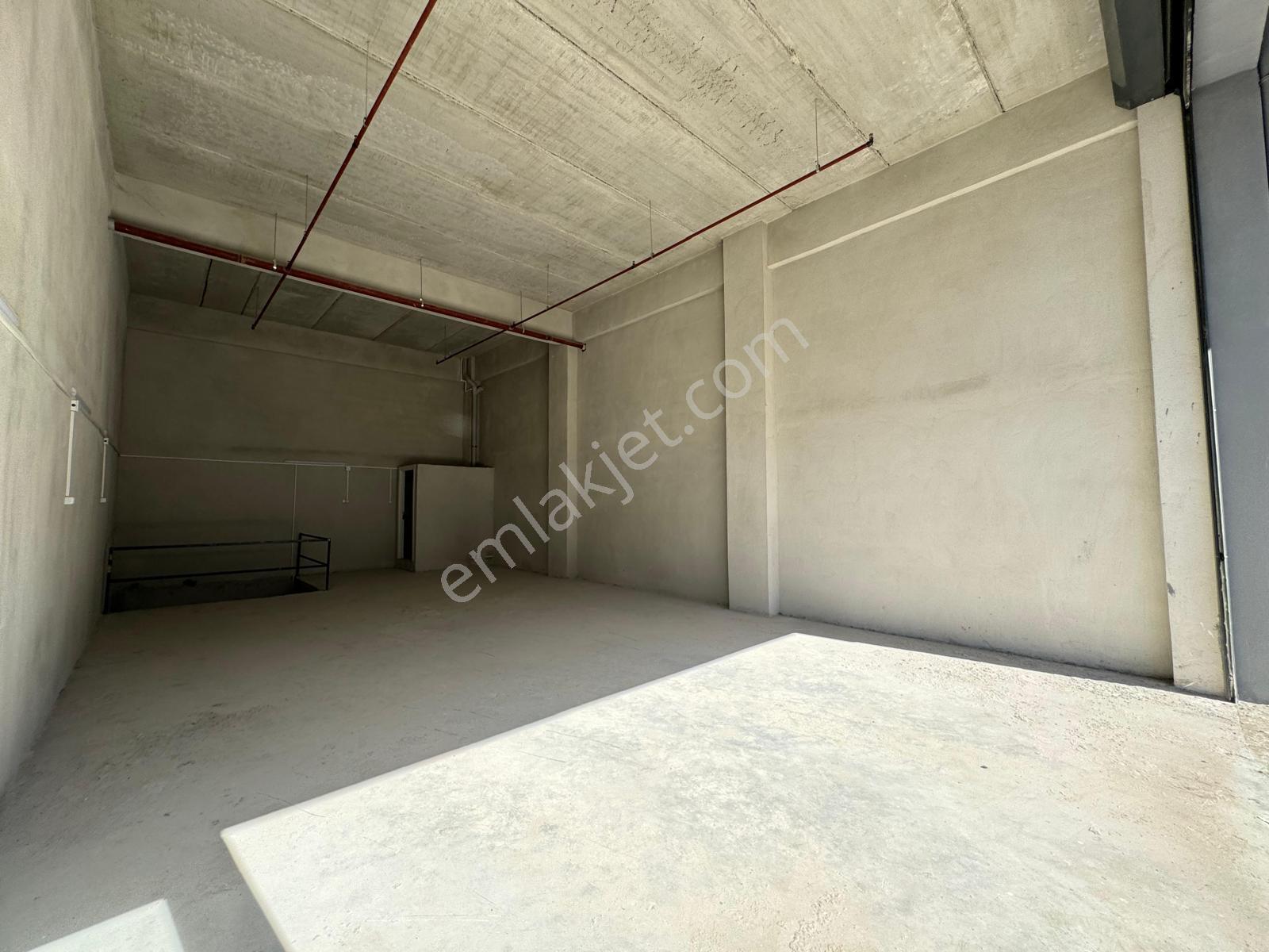Salih Cüstan İş Merkezi Kiralık 90 M2 İmalathane + 82 M2 Depo - Görsel 3