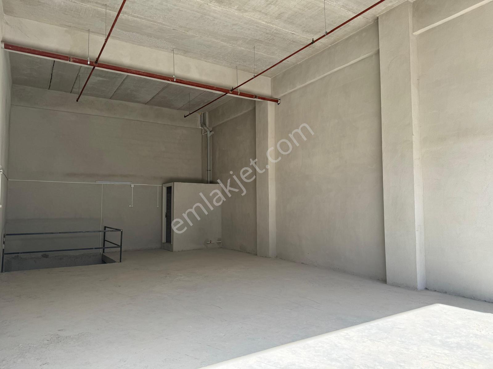 Salih Cüstan İş Merkezi Kiralık 90 M2 İmalathane + 82 M2 Depo - Görsel 4