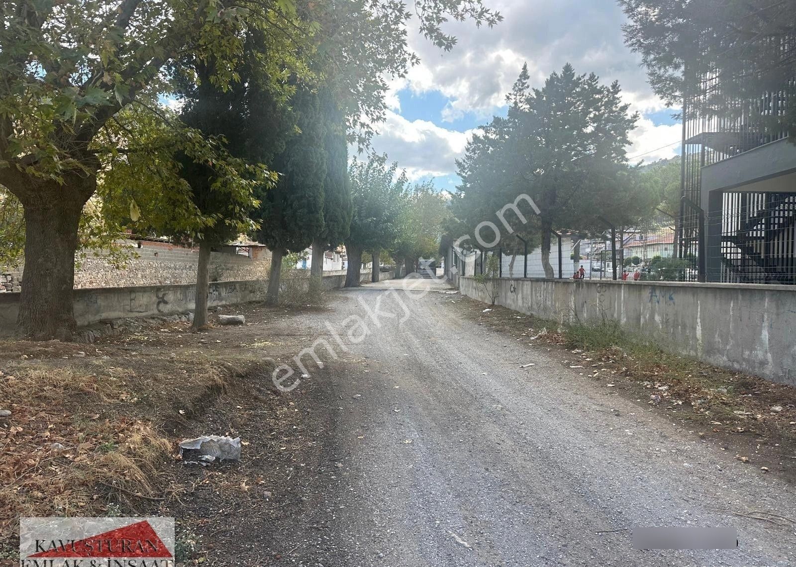 Kavuşturan Emlak'tan Havran Büyükdere Köy Merkezin'de Satılık Bahçe - Görsel 2