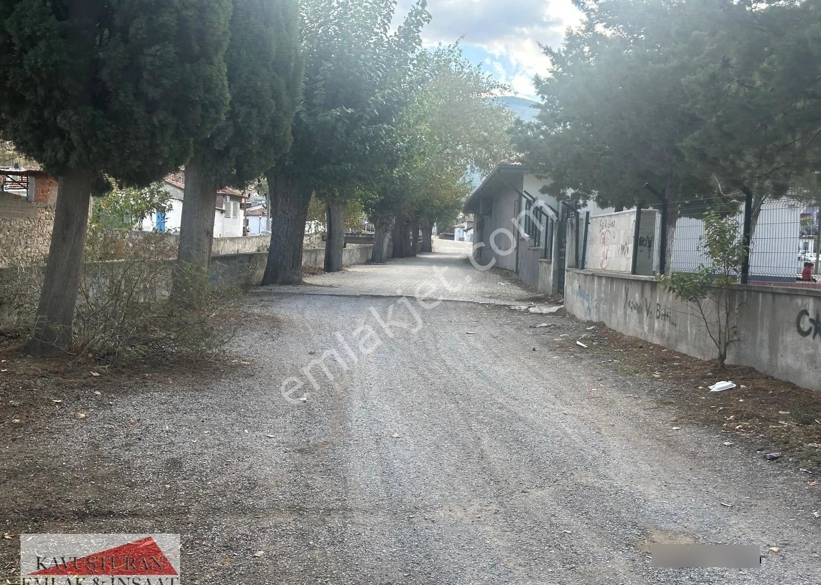 Kavuşturan Emlak'tan Havran Büyükdere Köy Merkezin'de Satılık Bahçe - Görsel 34