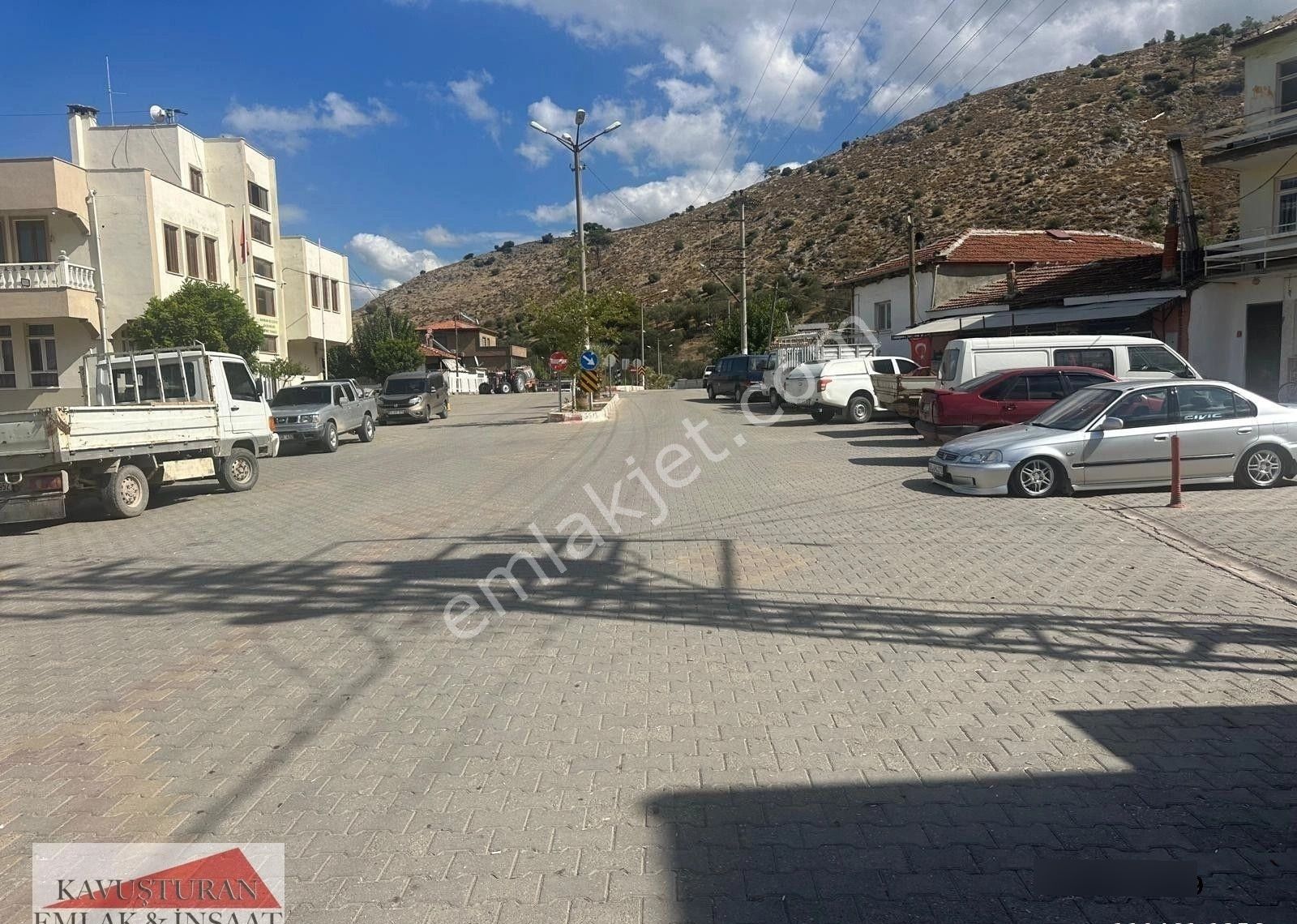 Kavuşturan Emlak'tan Havran Büyükdere Köy Merkezin'de Satılık Bahçe - Görsel 3