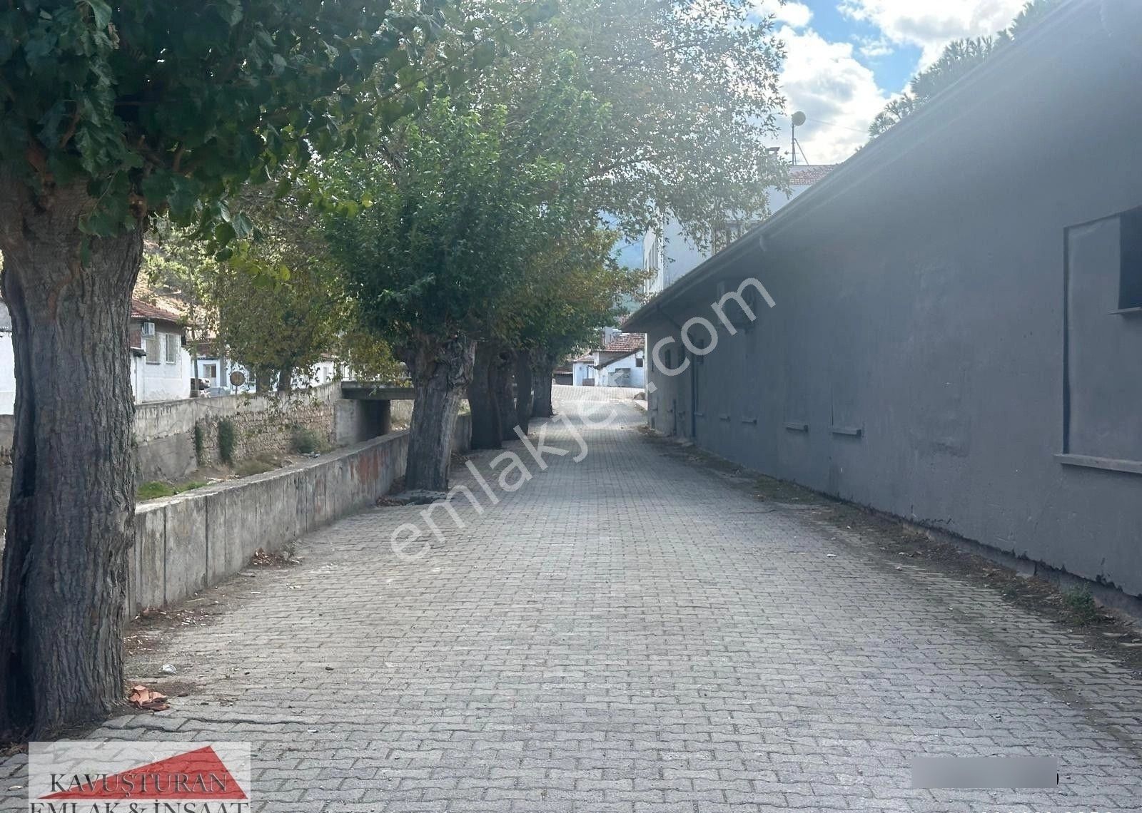 Kavuşturan Emlak'tan Havran Büyükdere Köy Merkezin'de Satılık Bahçe - Görsel 31