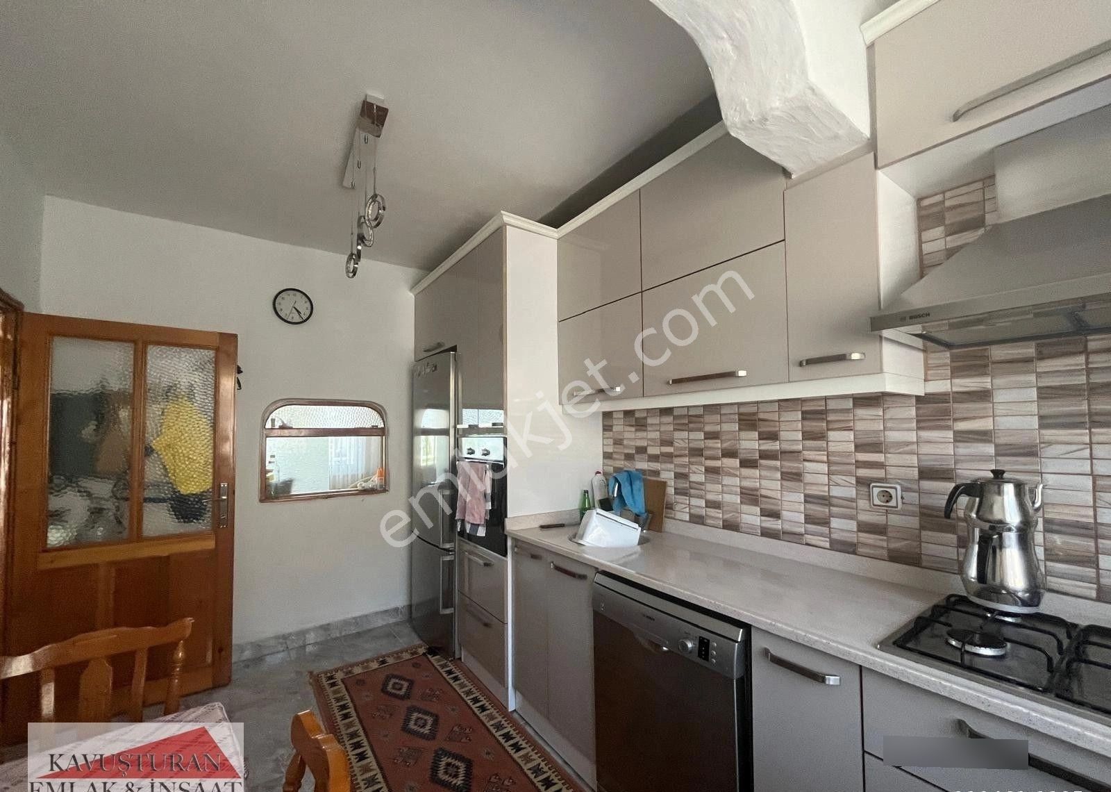 Kavuşturan Emlak'tan Akçay Güre'de Deniz Manzaralı Satılık Villa - Görsel 7