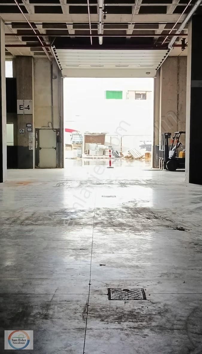 Sancaktepe 1330 M2 Zemin Kat Kiralık Depo