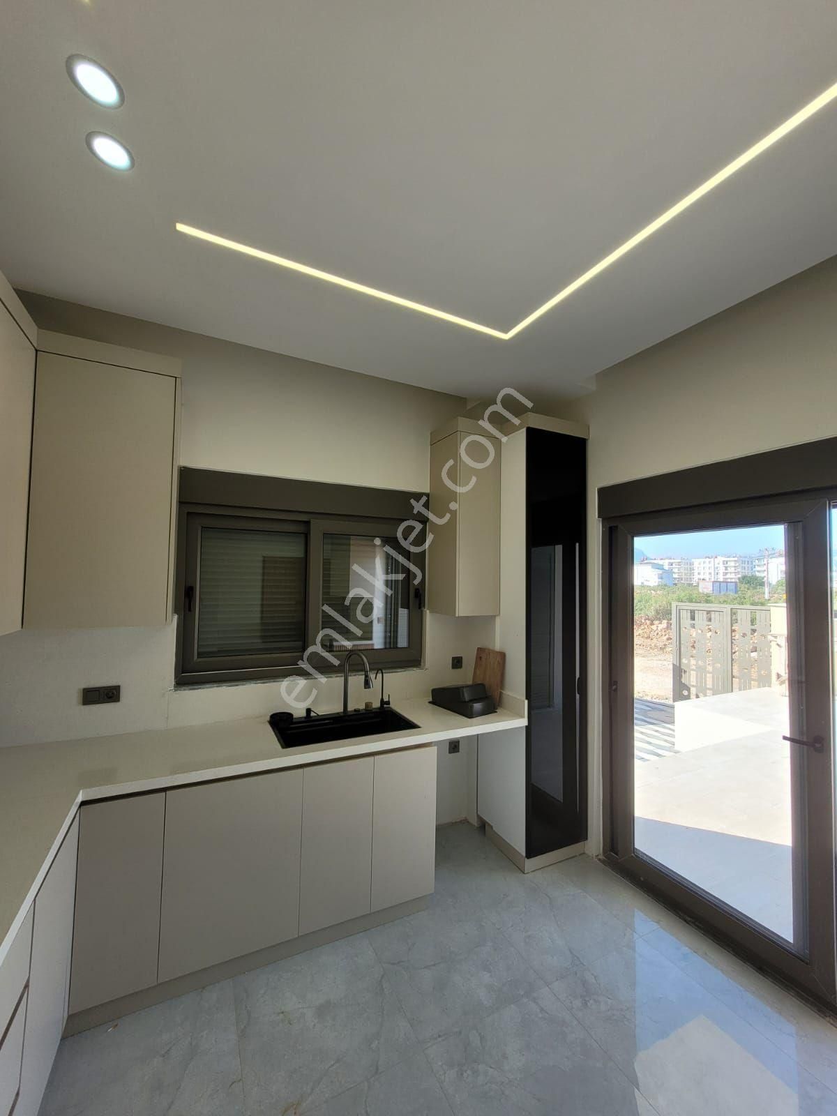 Altınkalede Modern 4+1 Yerden Isıtmalı Özel Mimarili Villa - Görsel 8