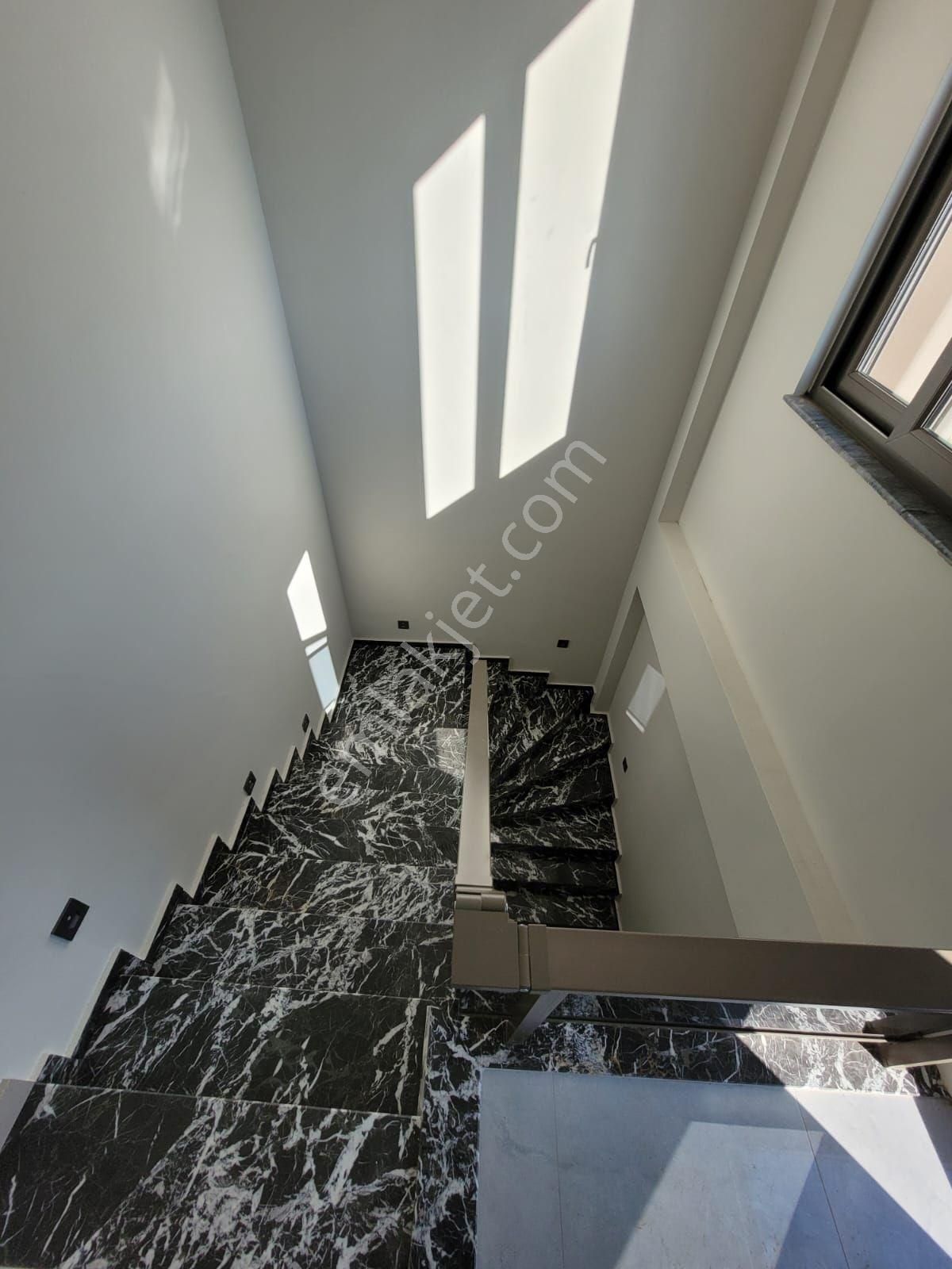 Altınkalede Modern 4+1 Yerden Isıtmalı Özel Mimarili Villa - Görsel 26