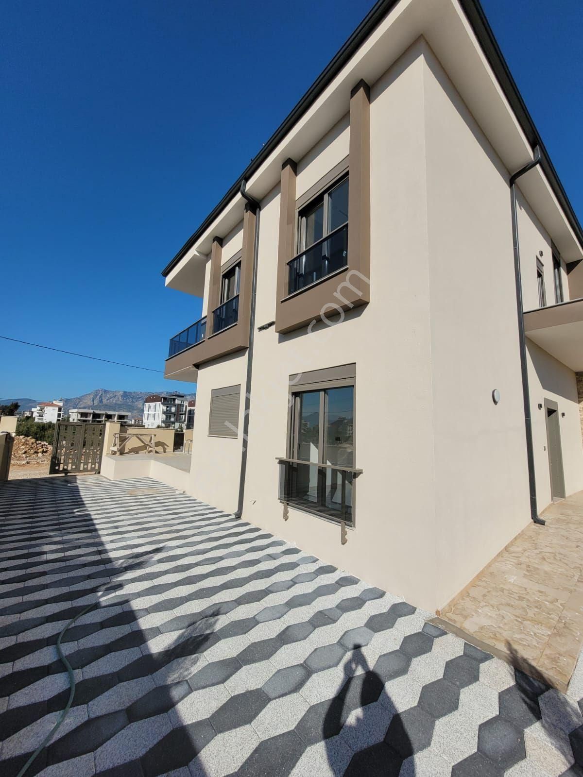 Altınkalede Modern 4+1 Yerden Isıtmalı Özel Mimarili Villa - Görsel 2