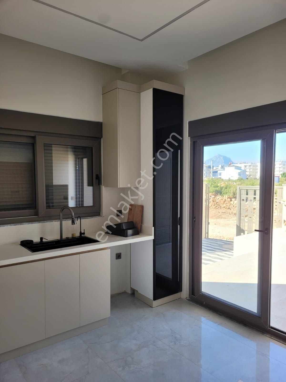 Altınkalede Modern 4+1 Yerden Isıtmalı Özel Mimarili Villa - Görsel 35