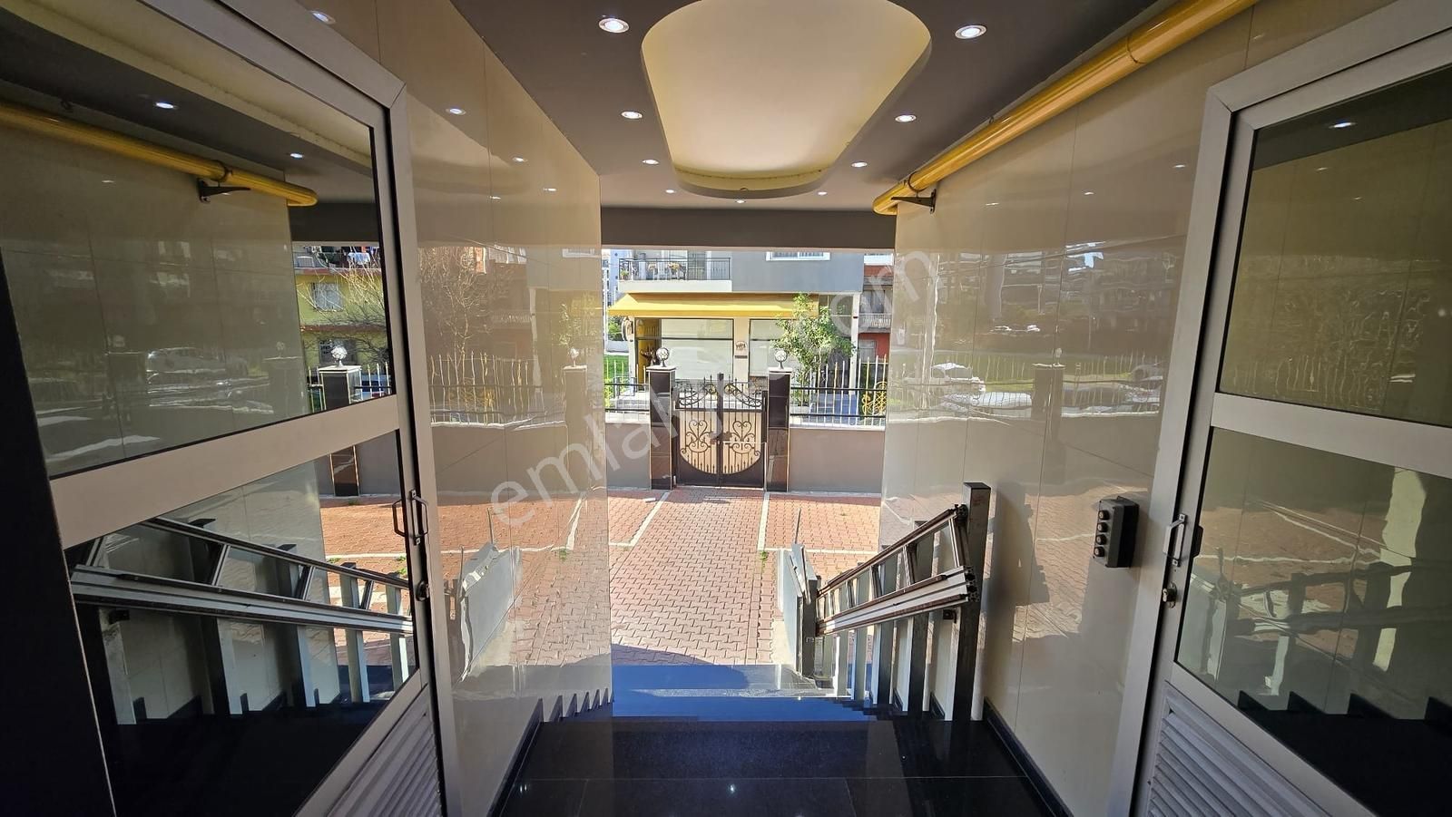 Yalı Mahallesinde Muhteşem Konumlu 1+1 Satılık Daire - Görsel 5