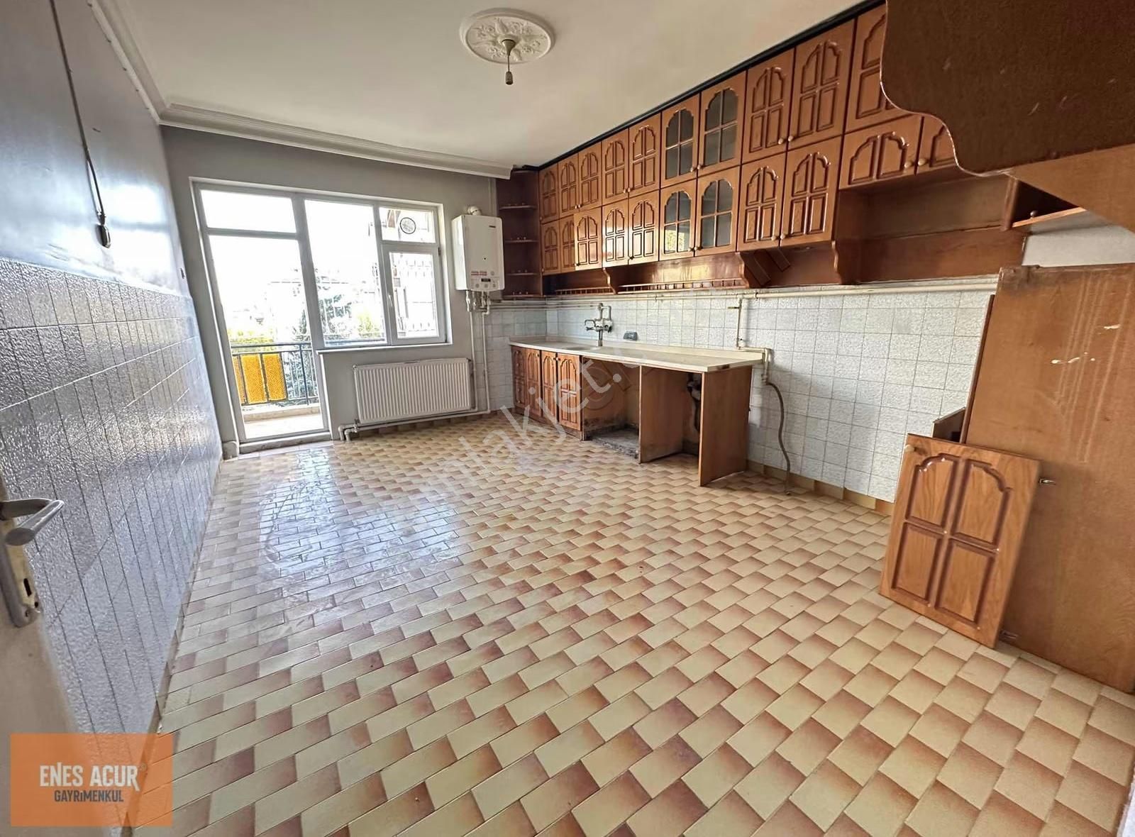 Enes Acur' Dan Dünyagöz Hastanesi Arkası 2+1 Geniş Satılık Daire