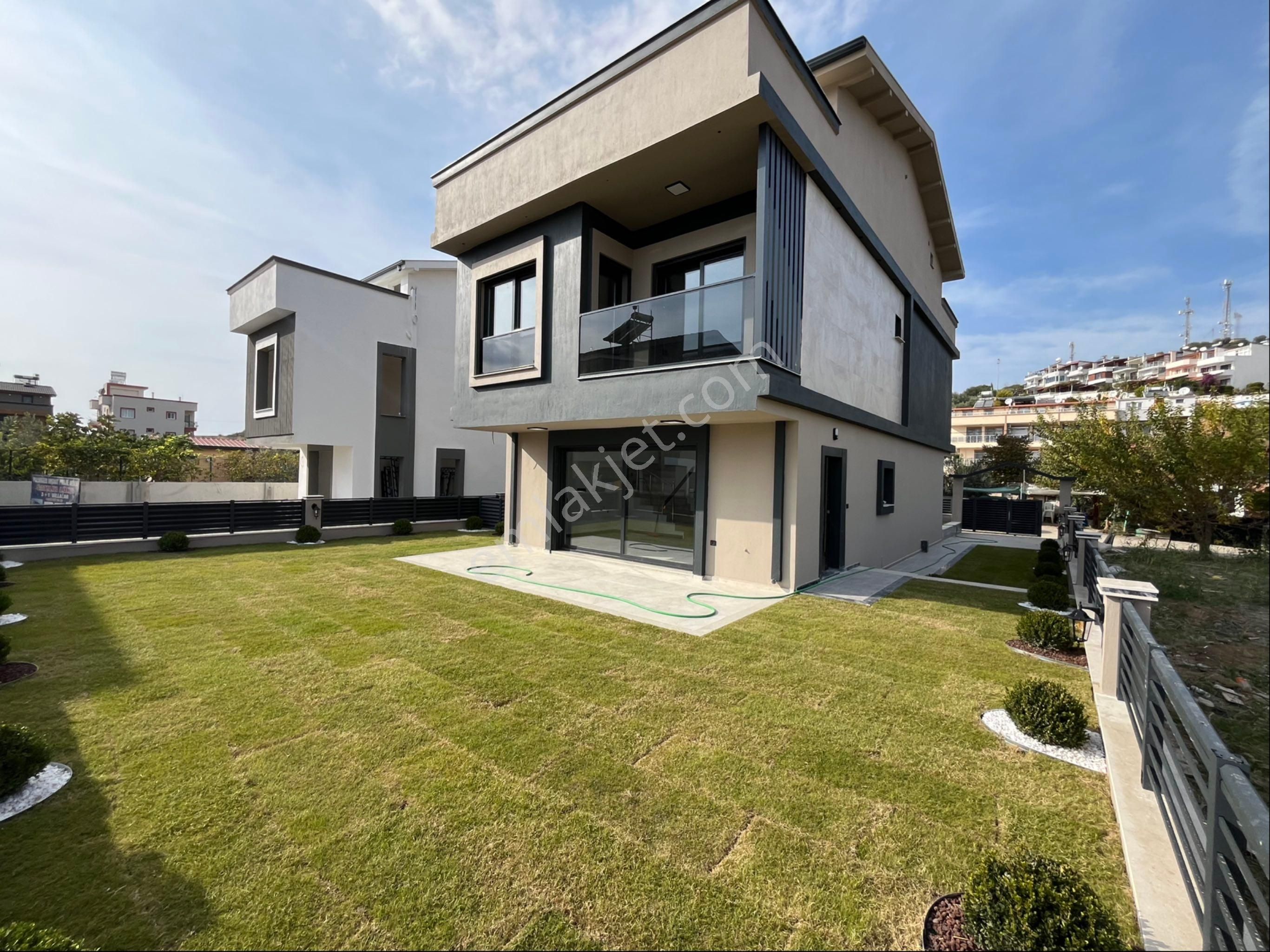 Gümüldürde Denize 400m Geniş Bahçeli Ultra Lüx Villa