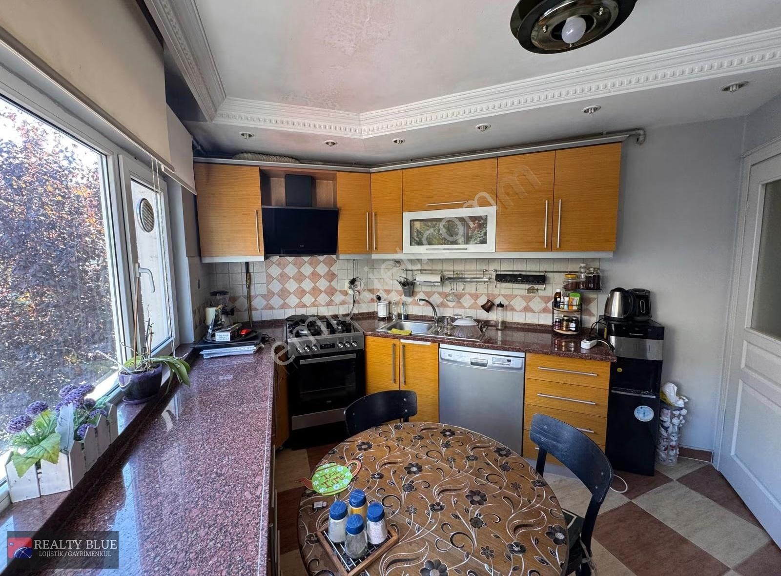 Ümraniye Site Mah. 135 M2 Ka.otoparklı 3+1 Köşe Konumda Daire - Görsel 6