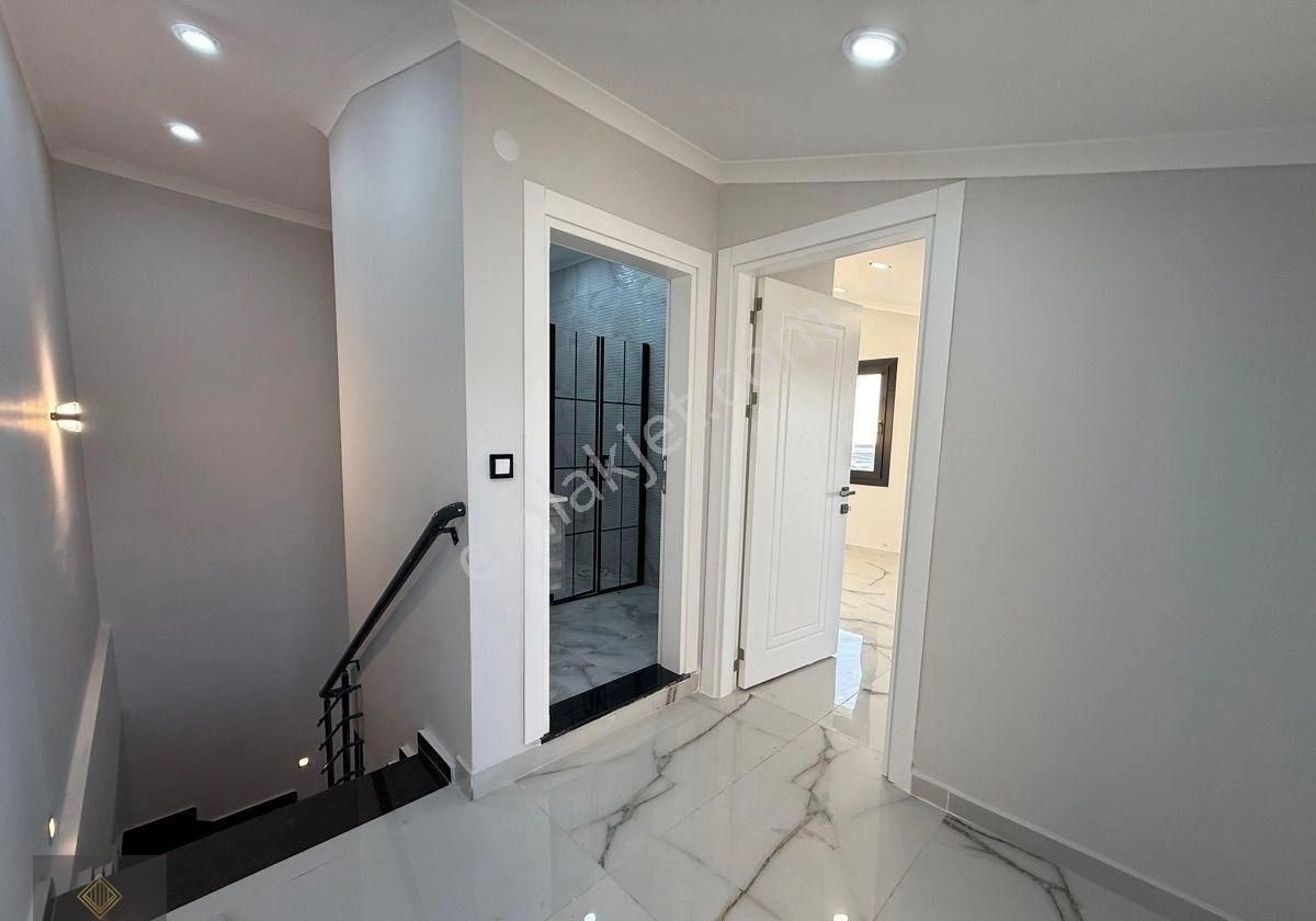 Didim Efeler’de Acil Satılık Sıfır 3+1 Müstakil Girişli Geniş Teraslı Bahçeli Ön Cephe Lüks Villa - Görsel 8