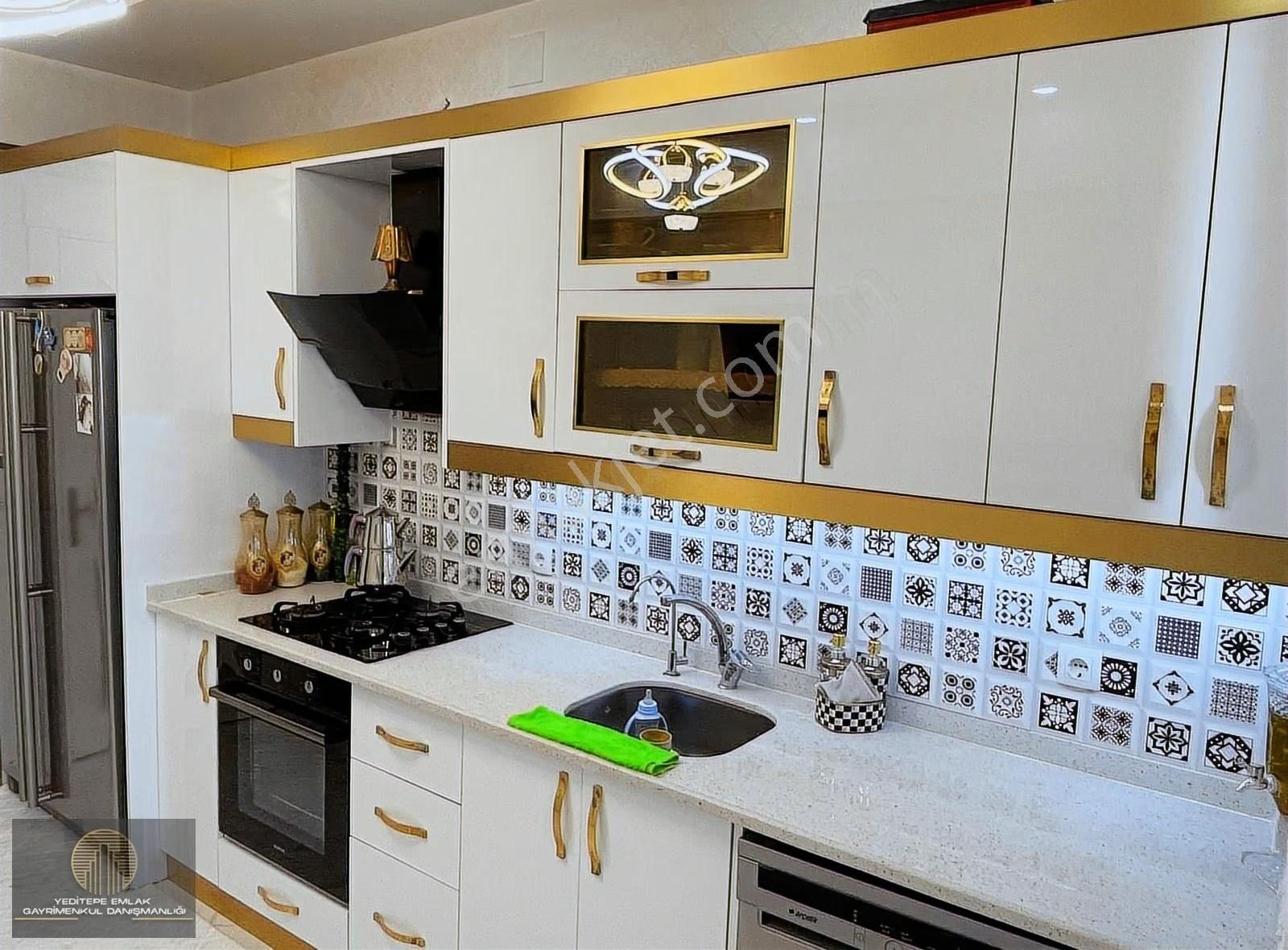 Yeditepe Emlak'tan Park Karşısı Okul Yanı Full Yapılı 2+1!