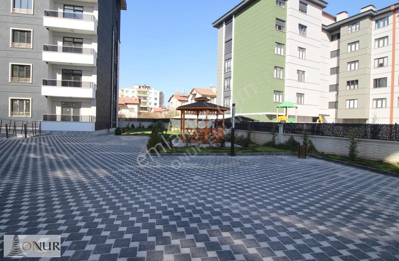 Onur Emlak Selim Sultan Mah. Site İçi Kapalı Otopark 2+1 Kiralık - Görsel 24