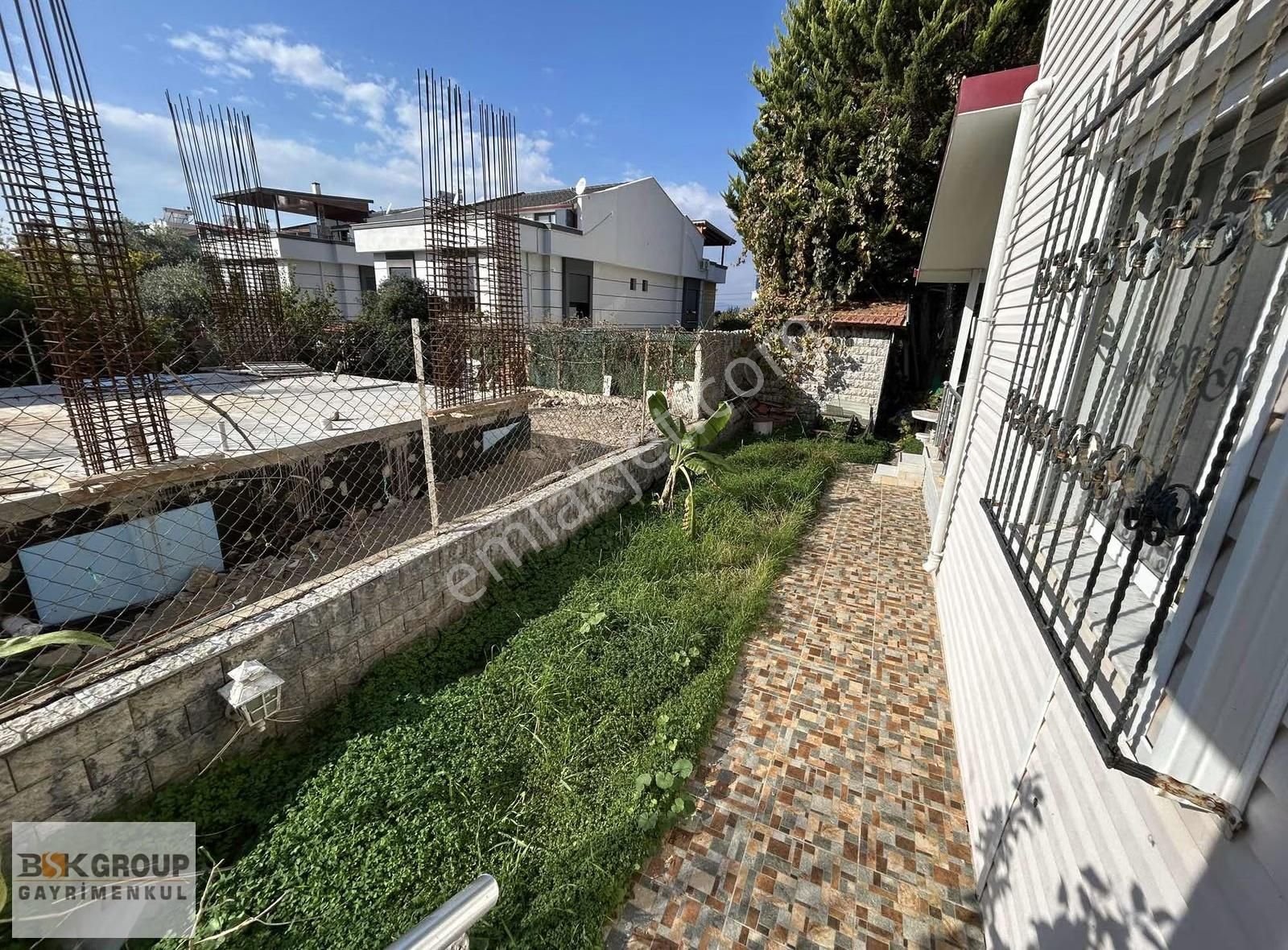 Müstakil 5+1 Geniş Bahçeli Denize Yakın Merkezi Konum Villa - Görsel 8