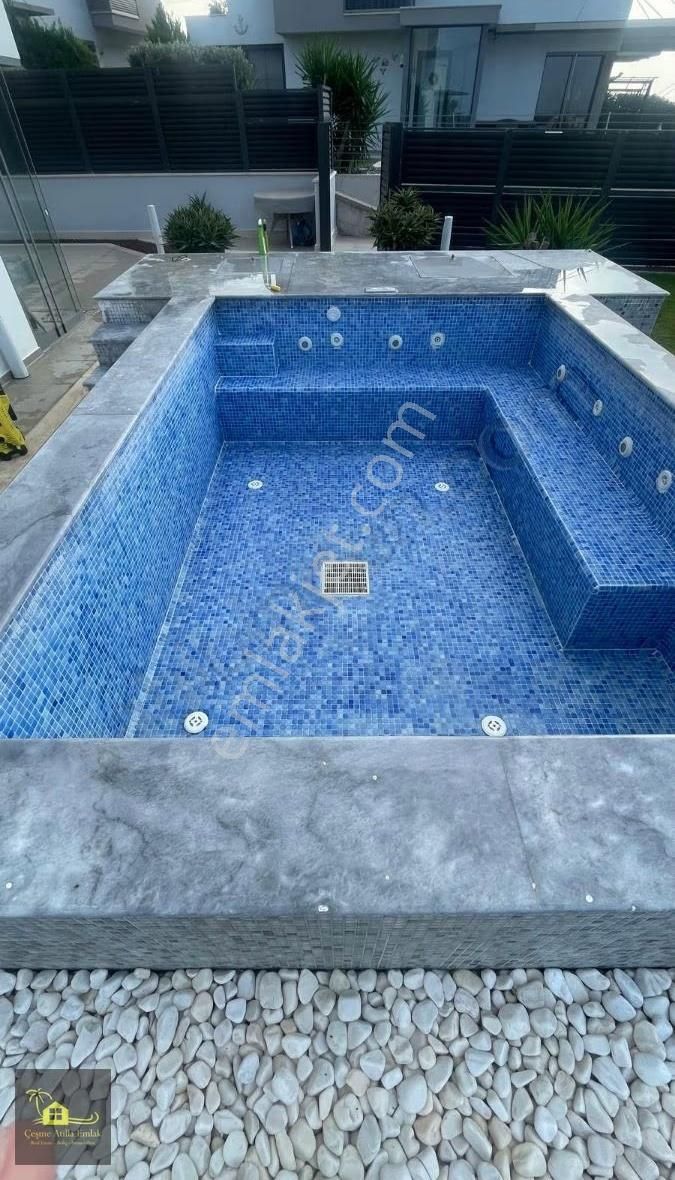 Çeşme'de Ful Deniz Manzaralı Satılık 4+1 Villa - Görsel 10