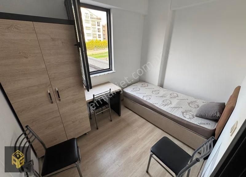 Dumlupınar Mahallesin De Kiralık Ulaşımı Kolay Eşyalı 2+1 Daire - Görsel 5