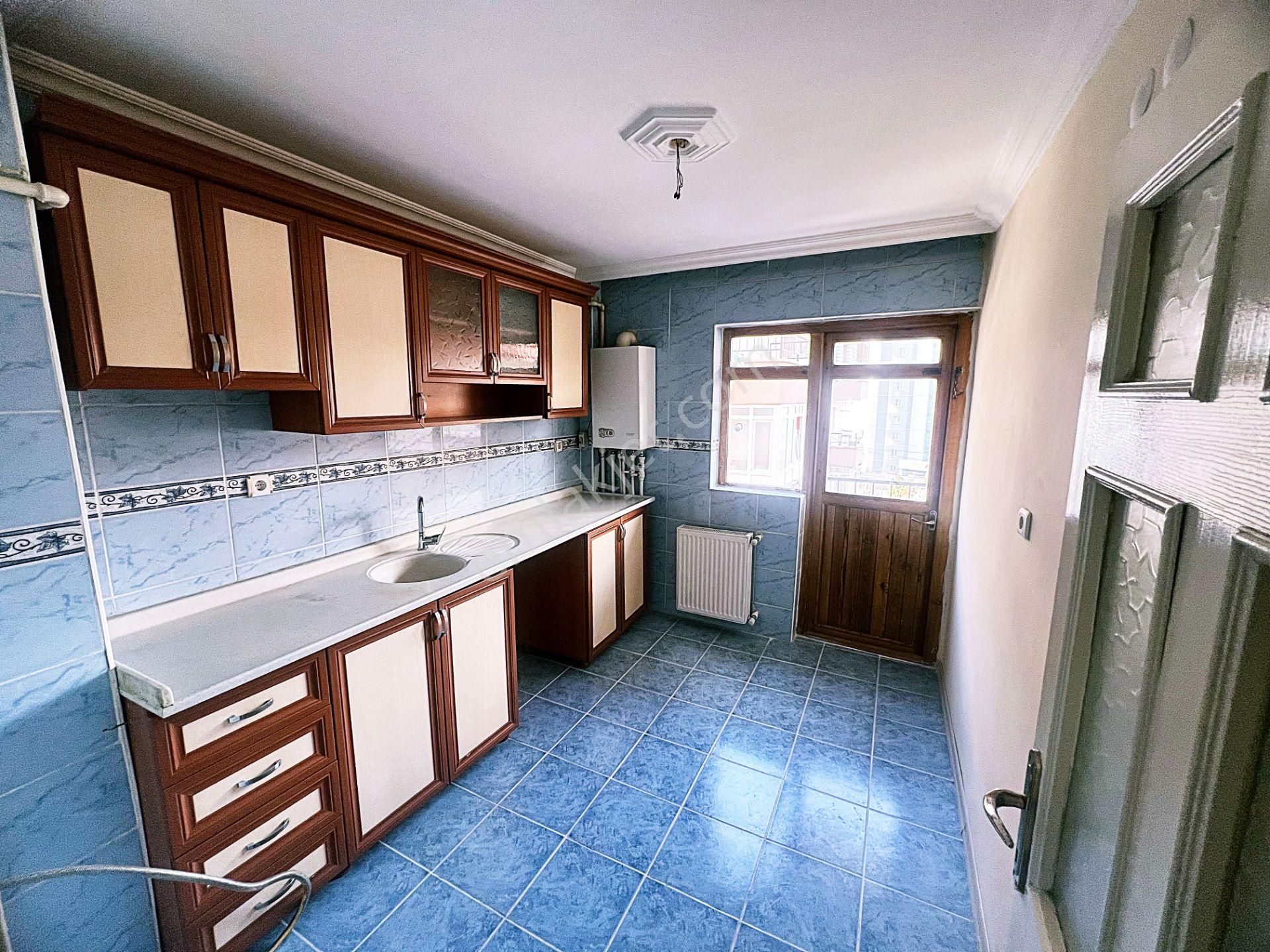 Cihandan Güventepede Demirdağ .kalaballı Cadde Sınırı 3+1 Daire