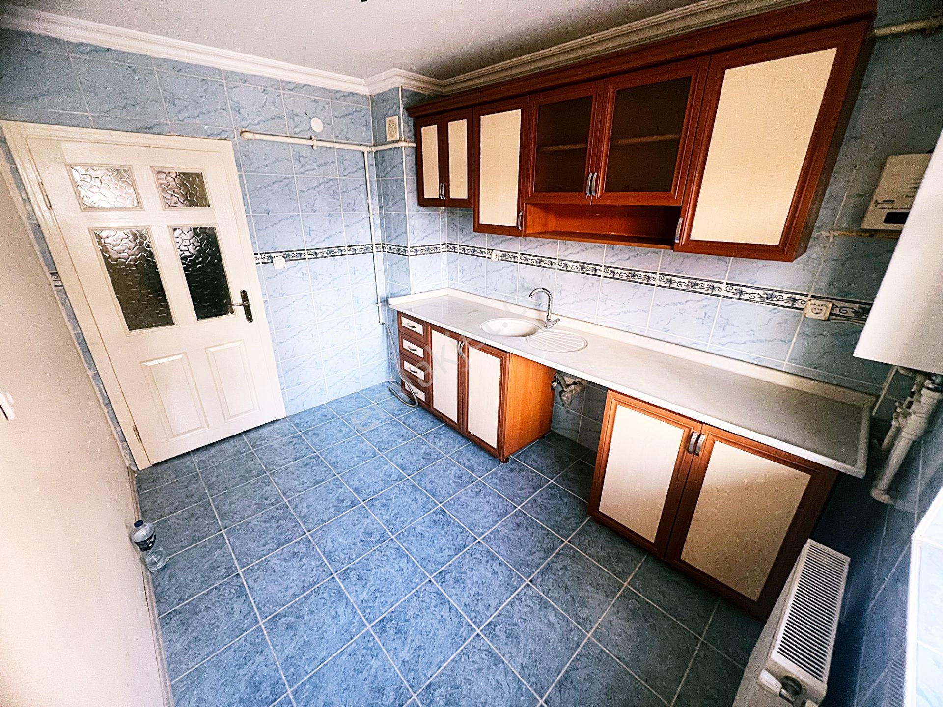 Cihandan Güventepede Demirdağ .kalaballı Cadde Sınırı 3+1 Daire - Görsel 4