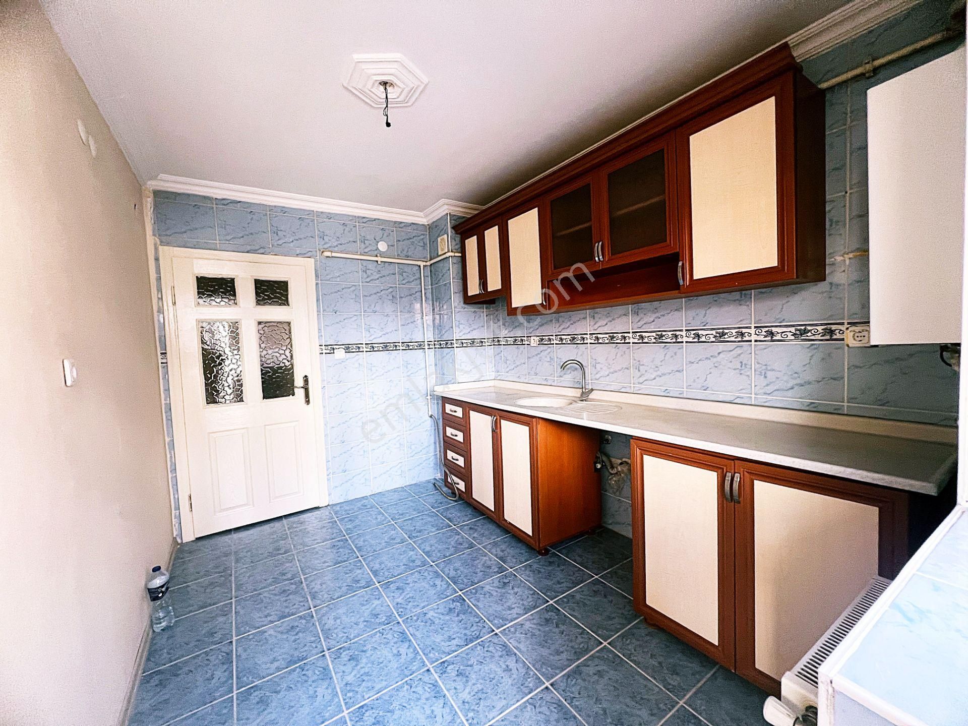 Cihandan Güventepede Demirdağ .kalaballı Cadde Sınırı 3+1 Daire - Görsel 6