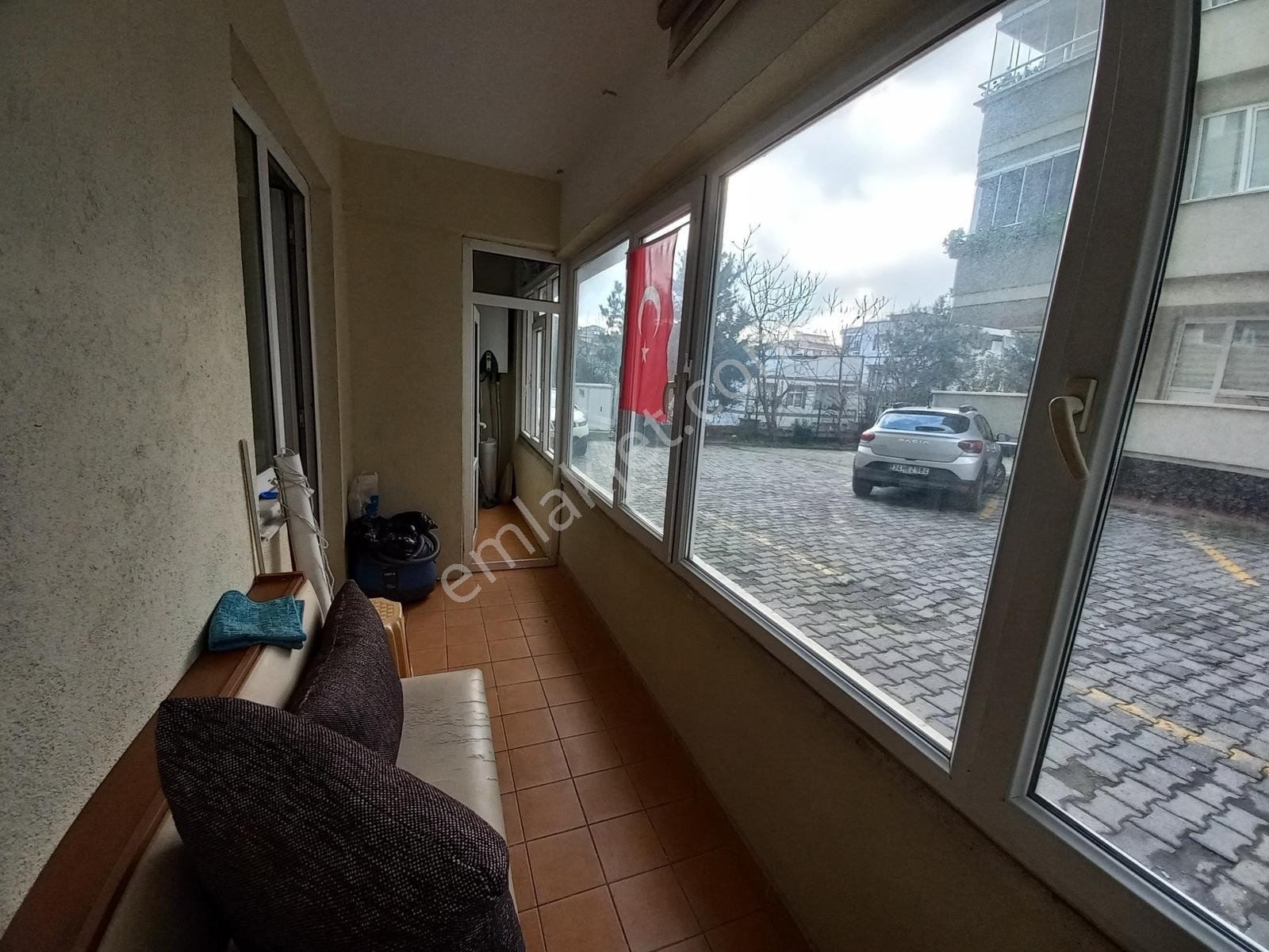 Ekşioğlu Akkaya Sitesinde Giriş Kat Geniş Balkon Kullanımlı - Görsel 2