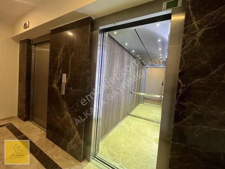 Suadiye'de Bağdat'a Yakın Genç Binada Satılık 100m²net 3+1 Daire - Görsel 3