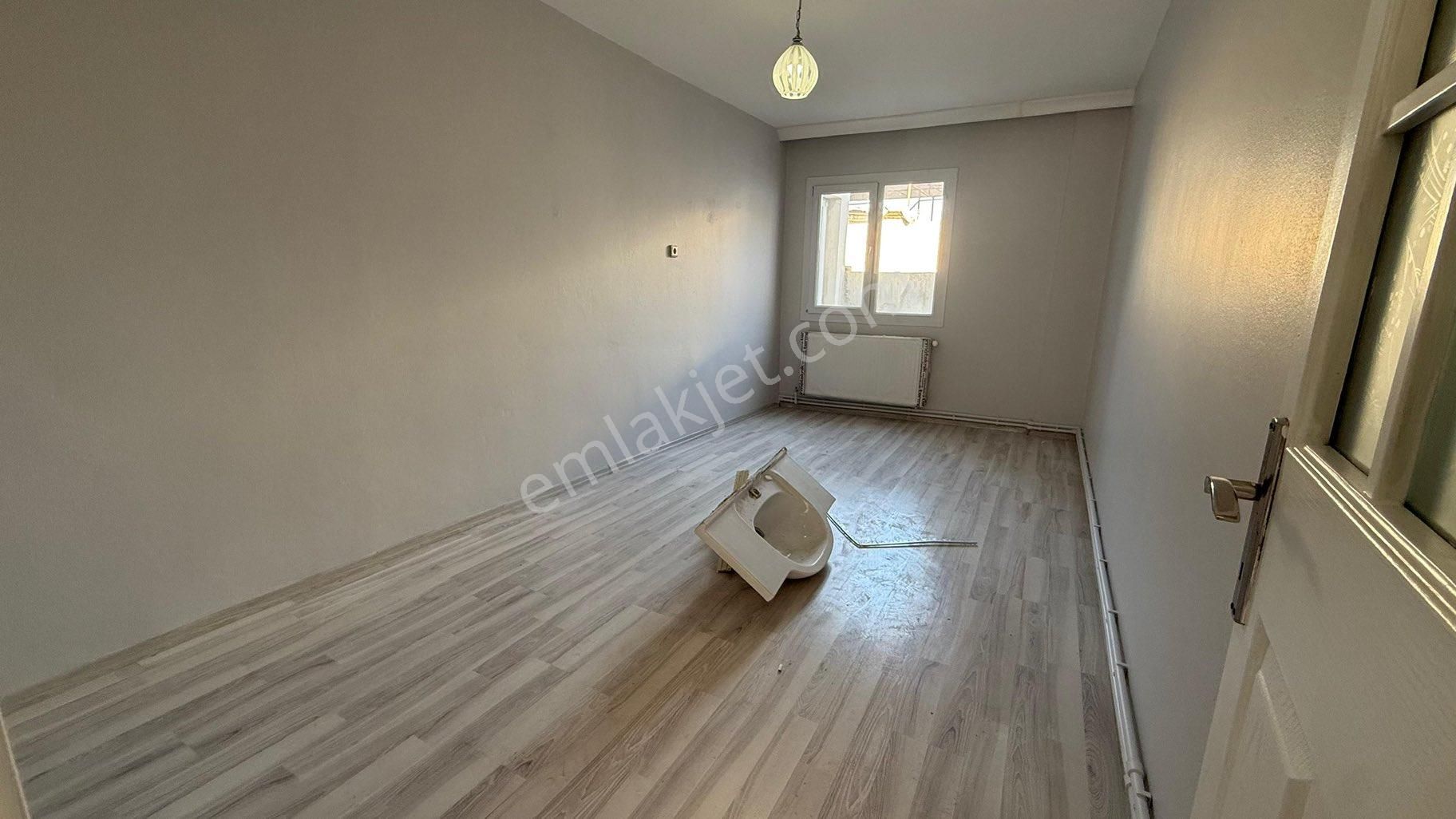 Cadde Üzerı Ara Kat Masrafsız Kıralık 3+1 Daıre - Görsel 14