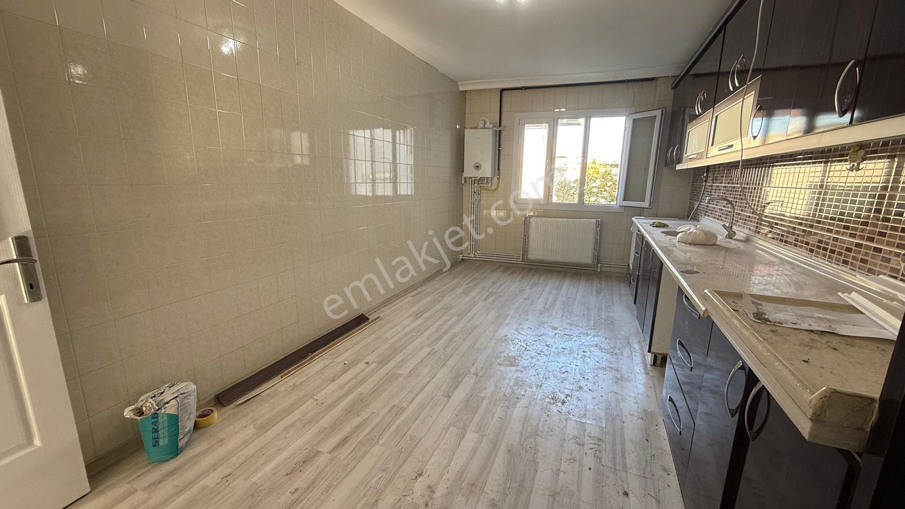 Cadde Üzerı Ara Kat Masrafsız Kıralık 3+1 Daıre - Görsel 5