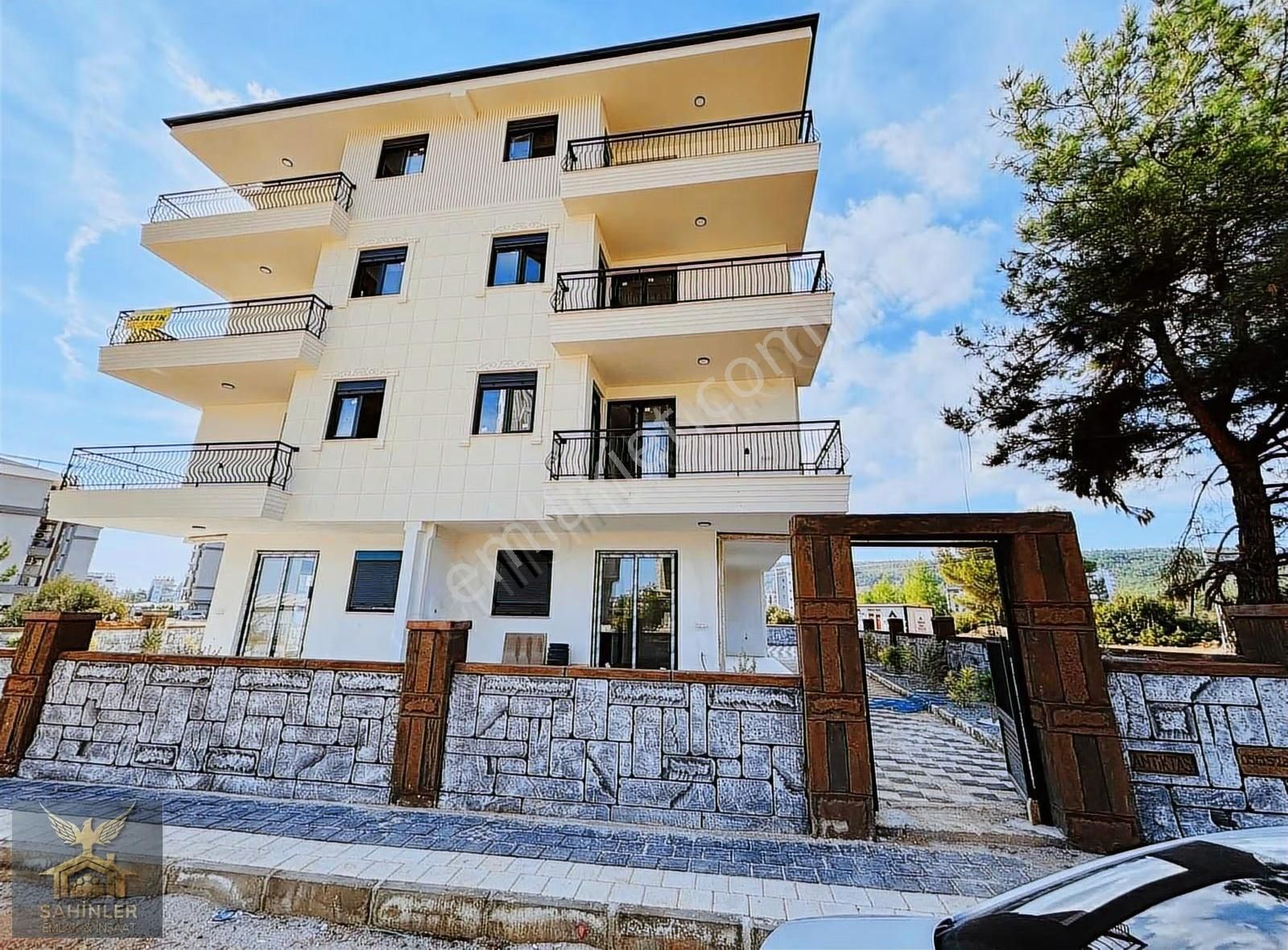 Aydoğmuş Mah. Ebeveyn Banyolu Asansörlü Sıfır Geniş 2+1 Daire