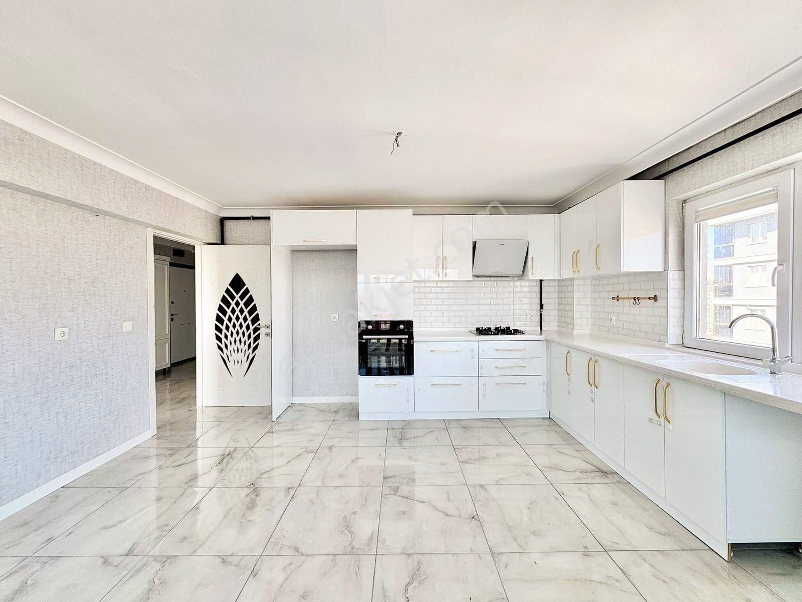 Duru Emlak'tan Manzaralı G.odalı 4+1 Lüks Site Dairesi - Görsel 3