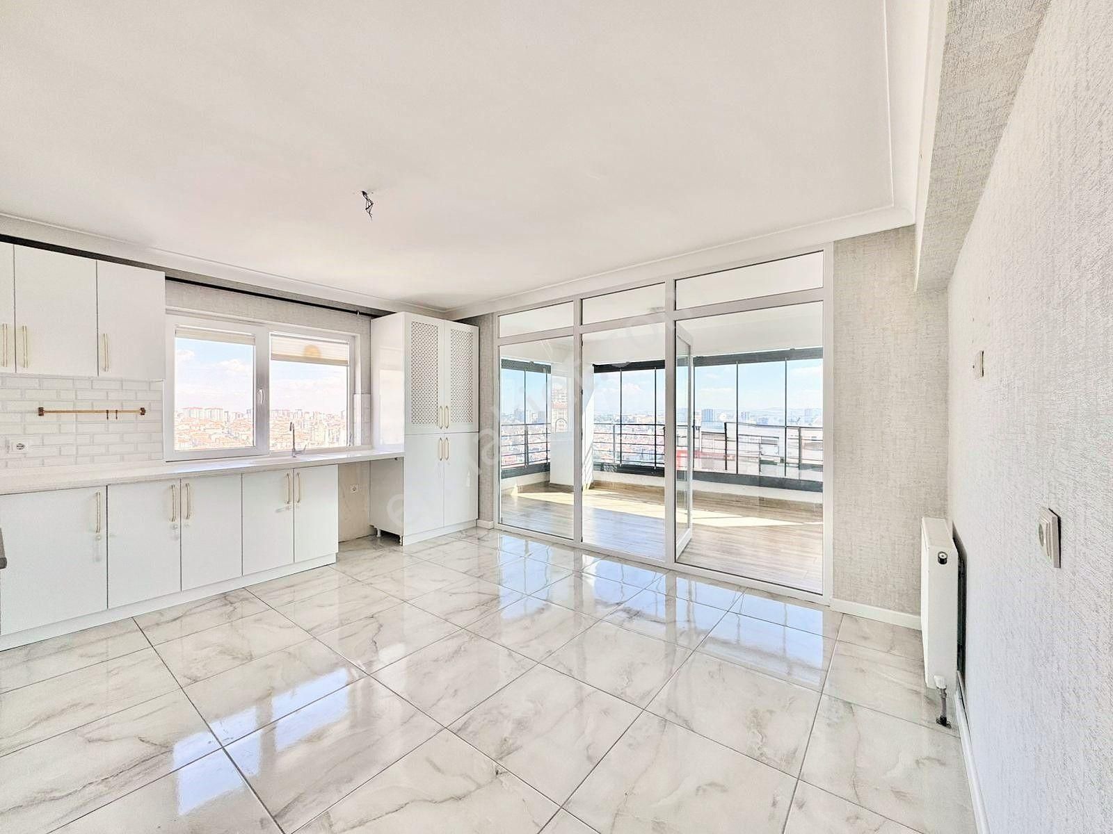 Duru Emlak'tan Manzaralı G.odalı 4+1 Lüks Site Dairesi