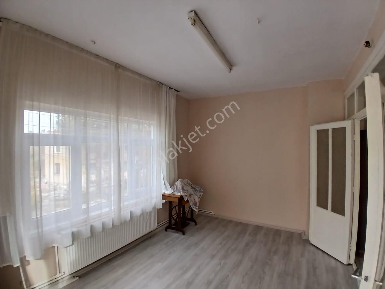 Akçay Emlak'tan Akşehir Gazi Pazarı Yanında Doğalgazlı 2. Kat Kiralık 3+1 Daire - Görsel 31