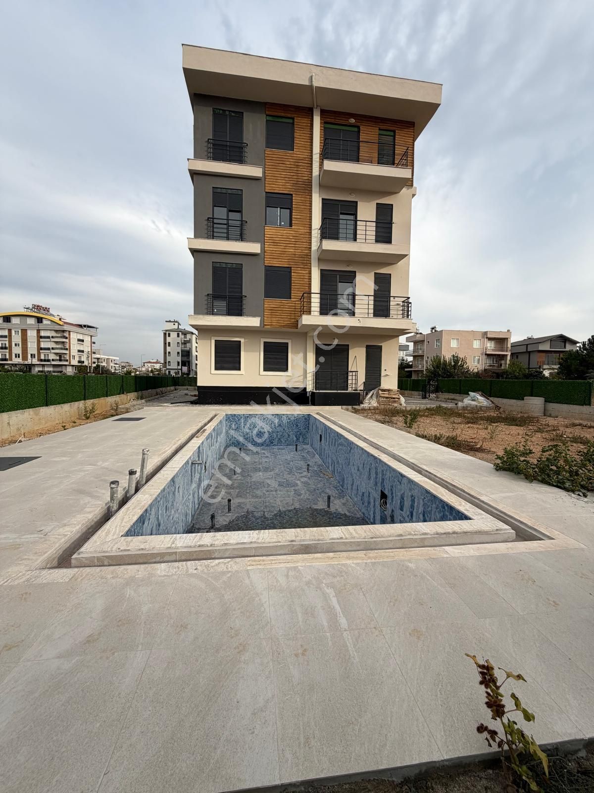 Döşemealtı Bahçeyaka Mah. 2+1 Satılık Ara Kat Daire