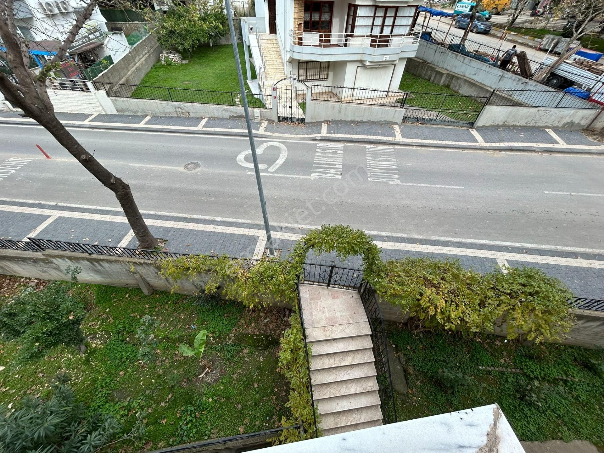 Cihan Emlak Erdekte Denize 300m Merkezi Konumda Eşyalı 2+1 Daire - Görsel 8